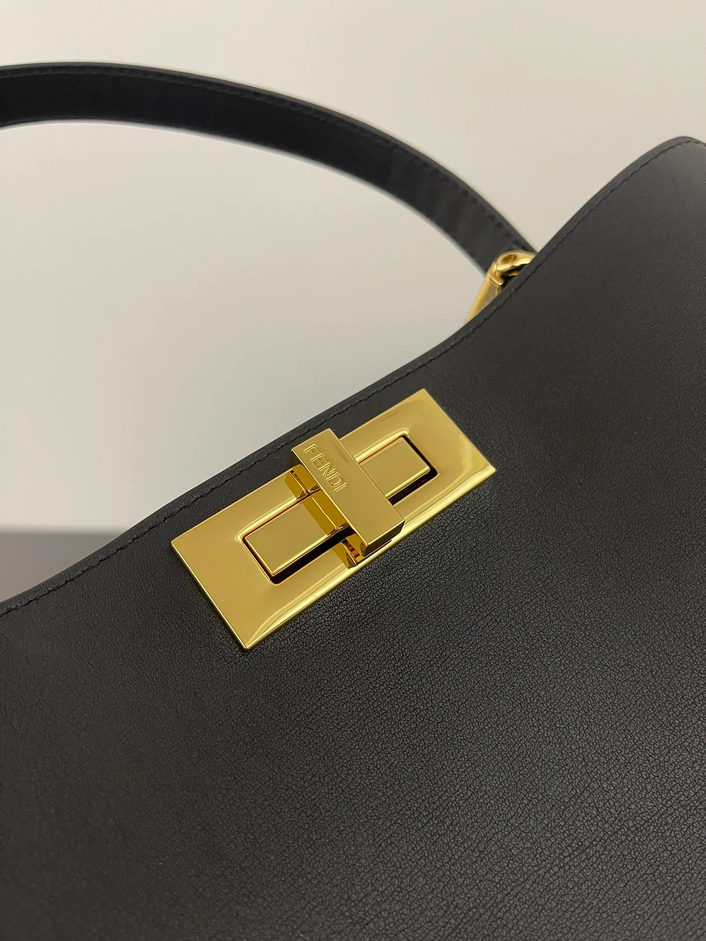Классические Сумки Женские Fendi 13546283