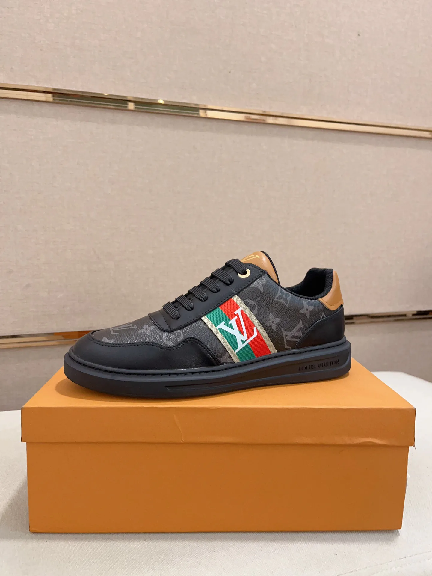 Кроссовки Мужские Louis Vuitton 1062343