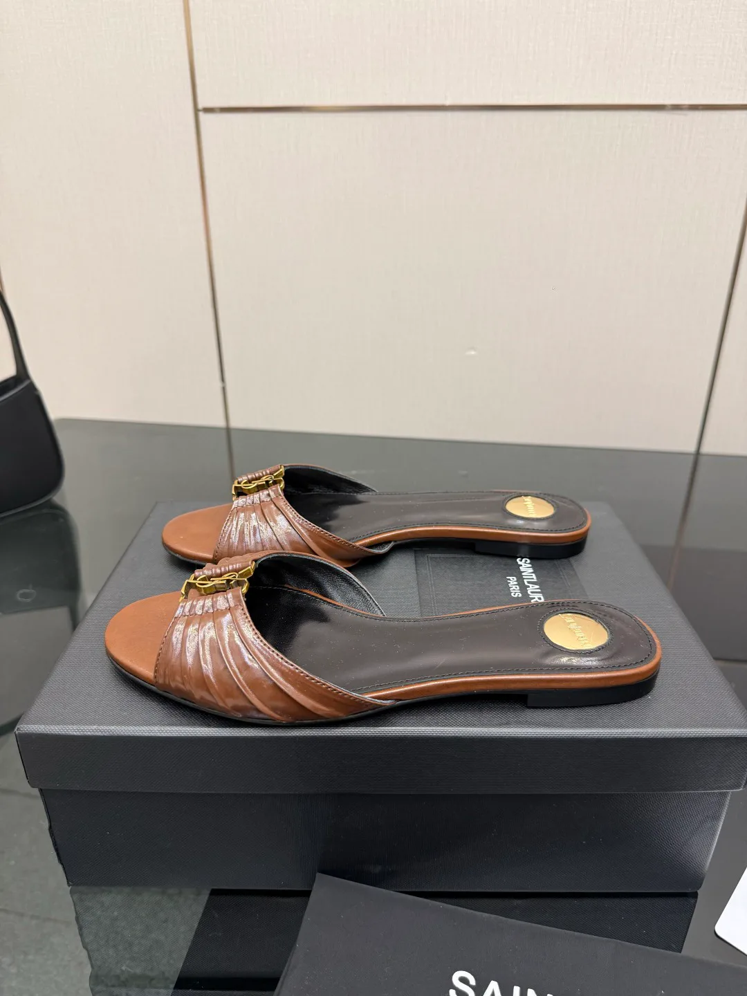 Шлепанцы Женские Saint Laurent 11682308
