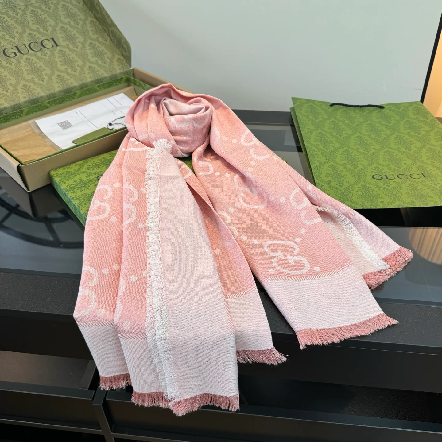 Шарфы Gucci 18275070