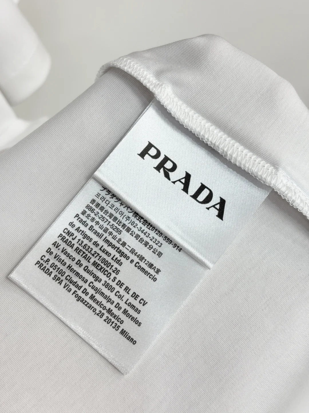 Футболки Женские Prada 11000513