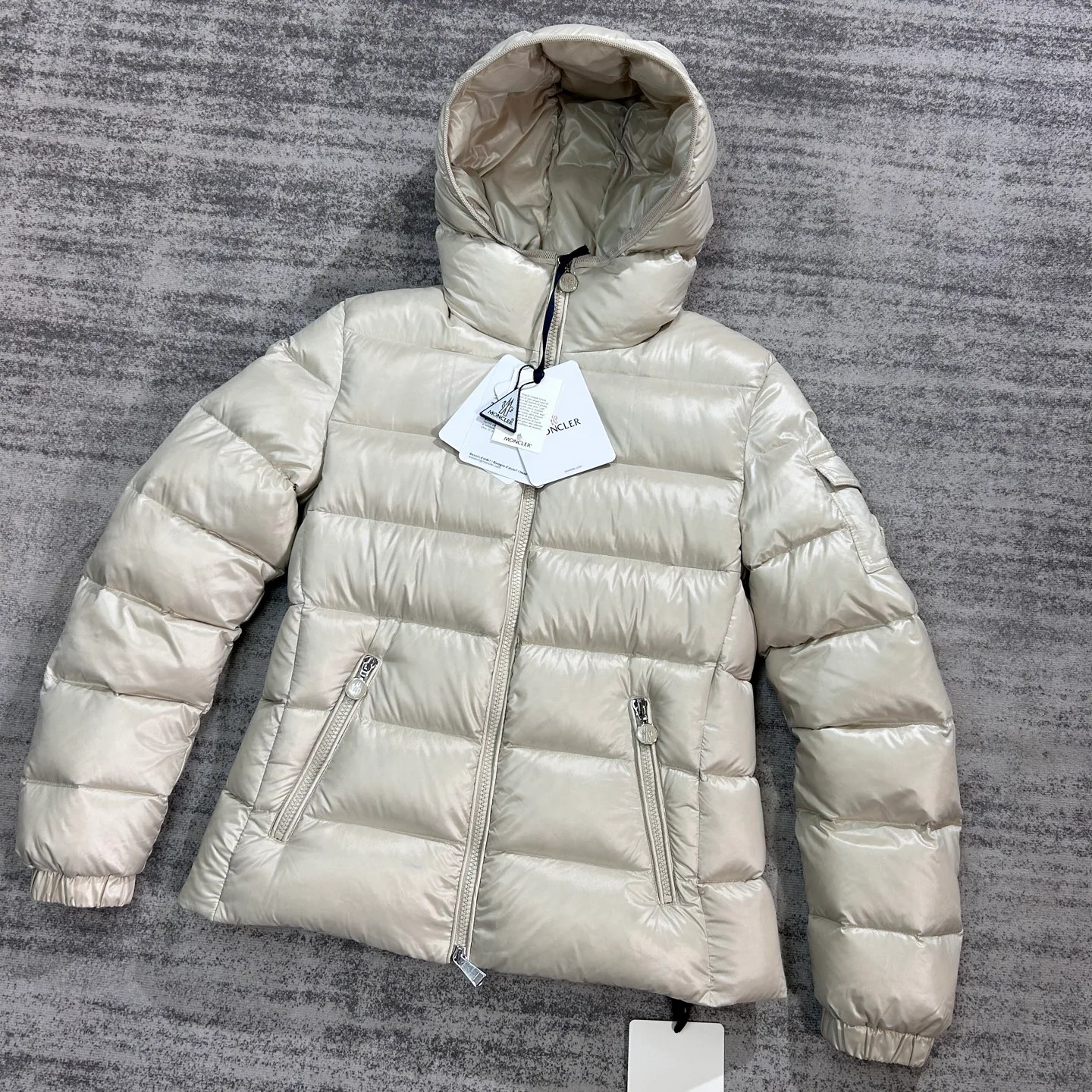 Куртки И Пуховики Женские Moncler 18354333