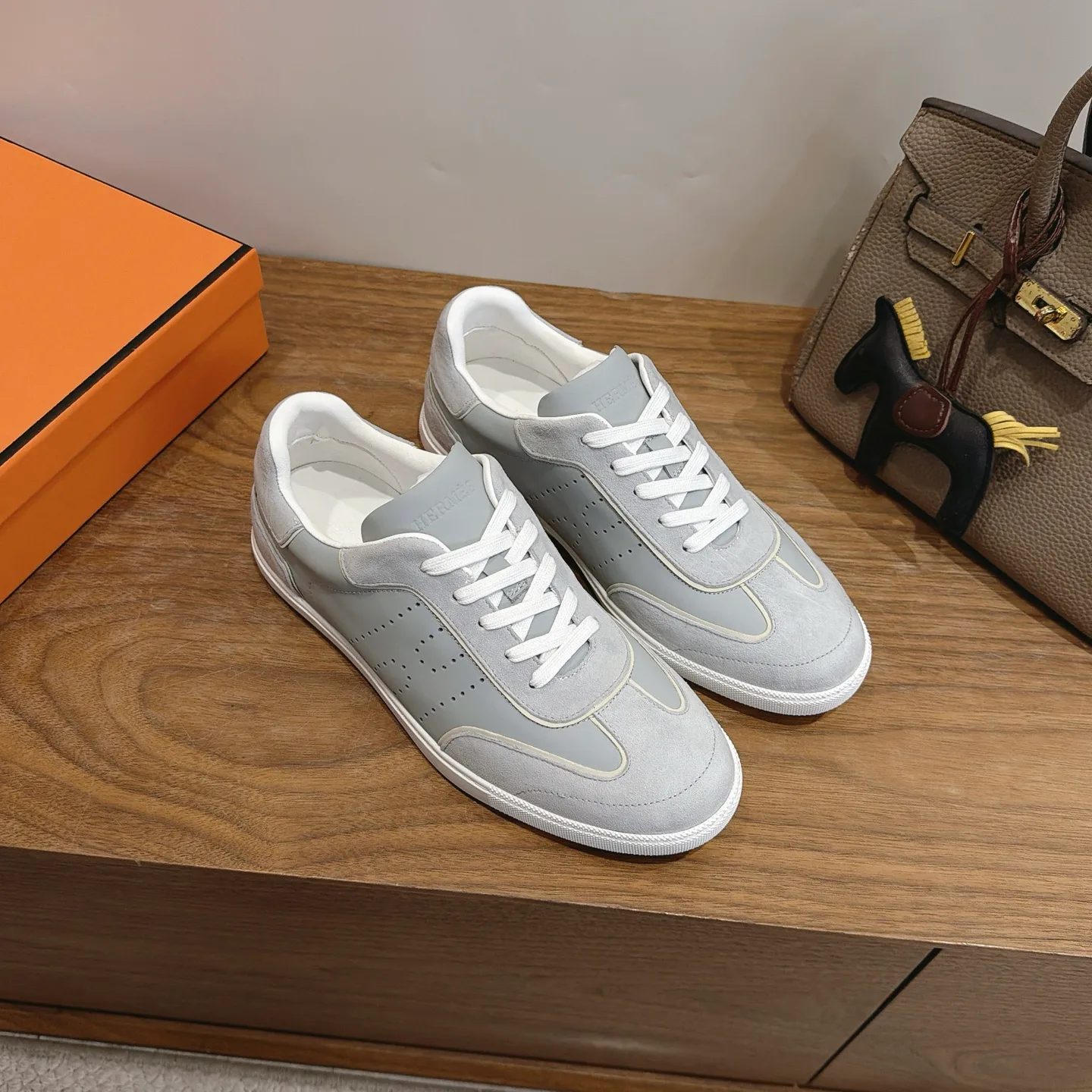 Кроссовки Женские Hermes 18230935