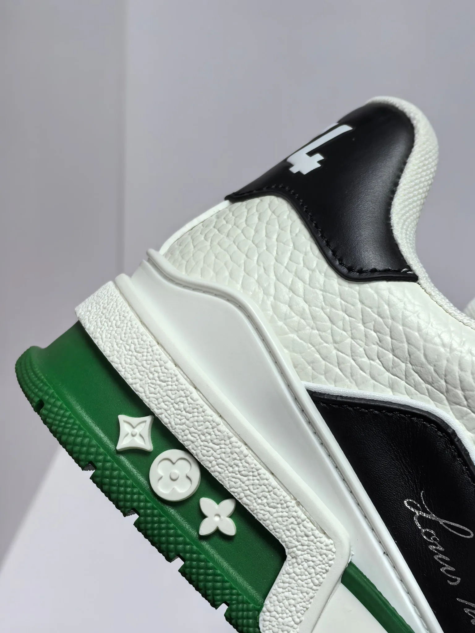 Кроссовки Женские Louis Vuitton 4179