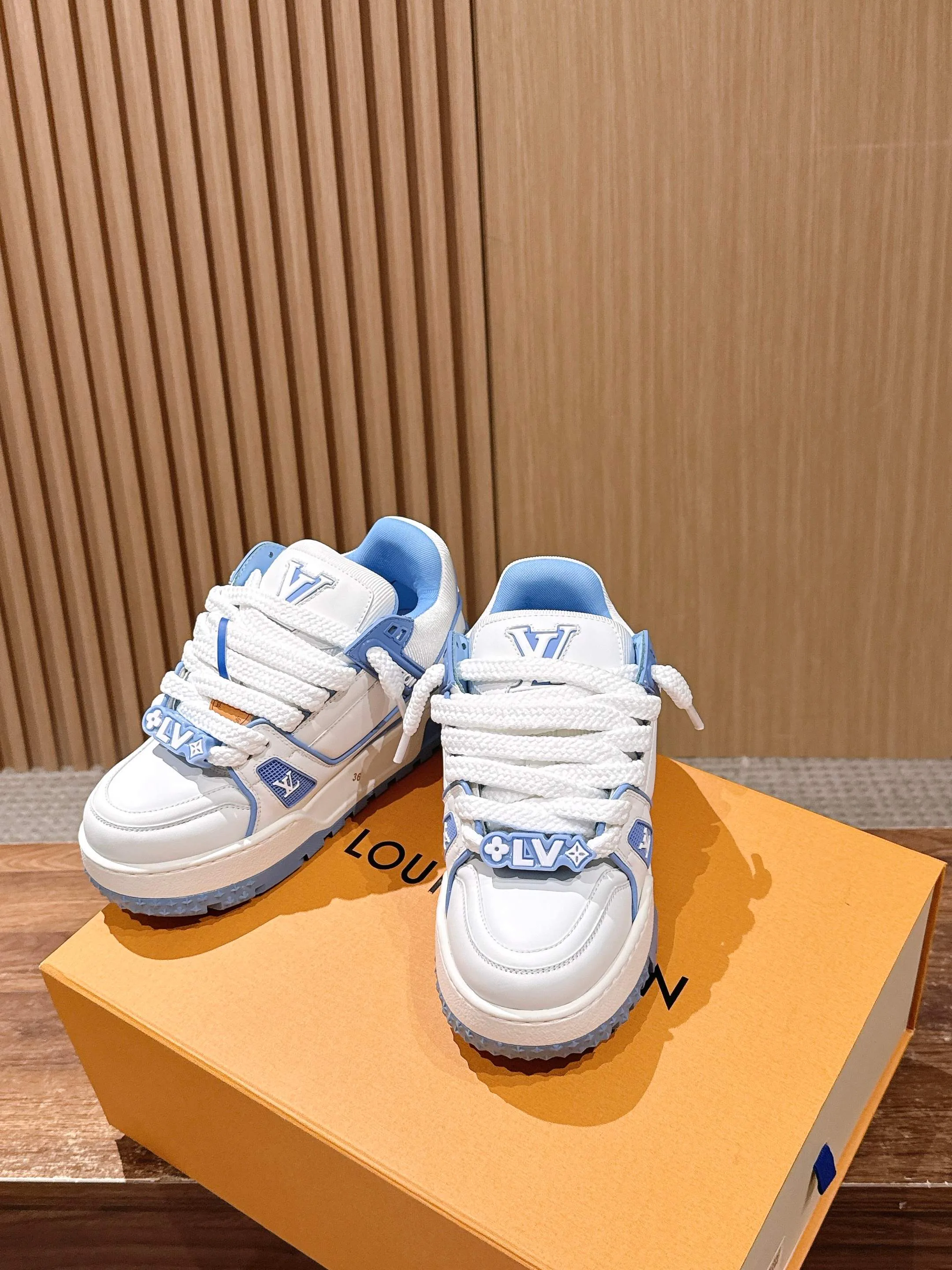 Кроссовки Женские Louis Vuitton 4269600