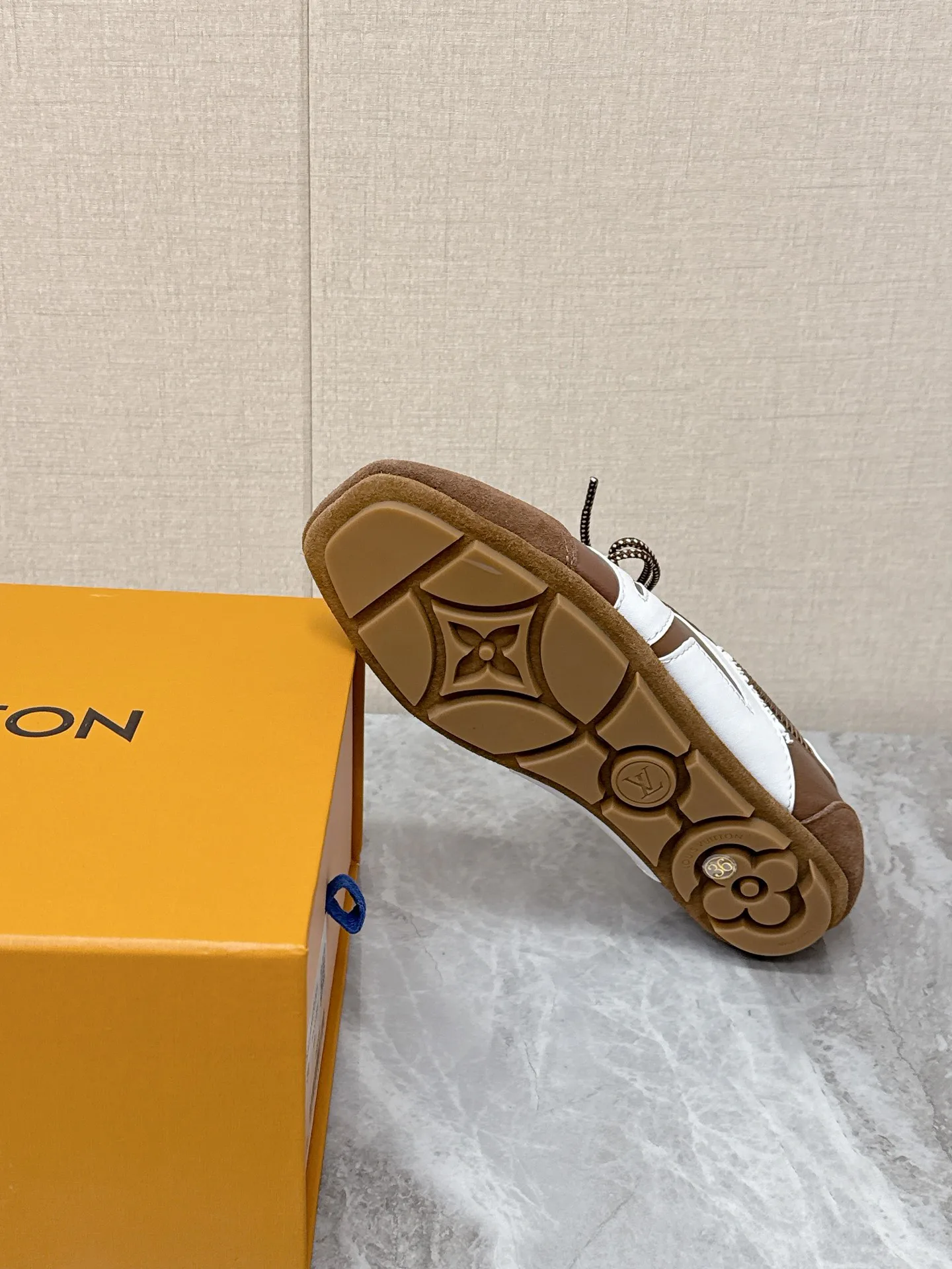 Кроссовки Женские Louis Vuitton 2625311