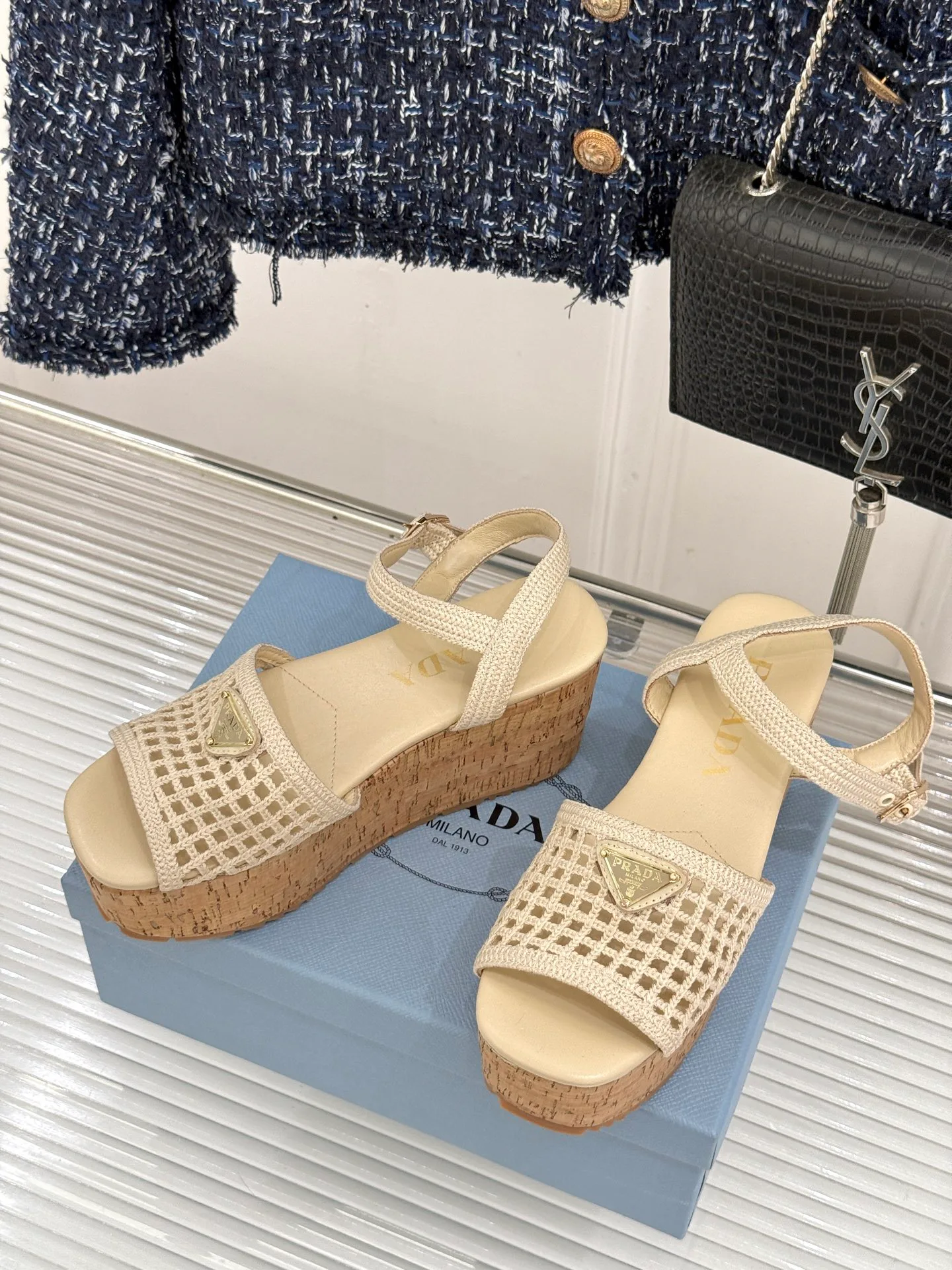 Босоножки Женские Prada 18104124