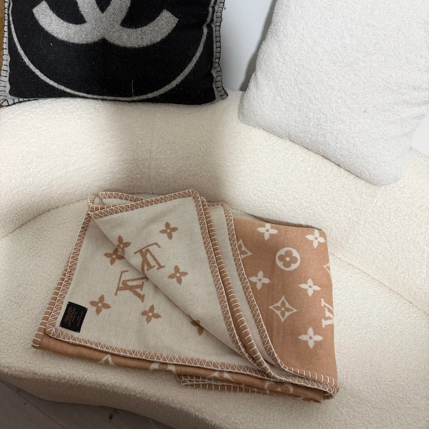 Текстиль Louis Vuitton 18141146