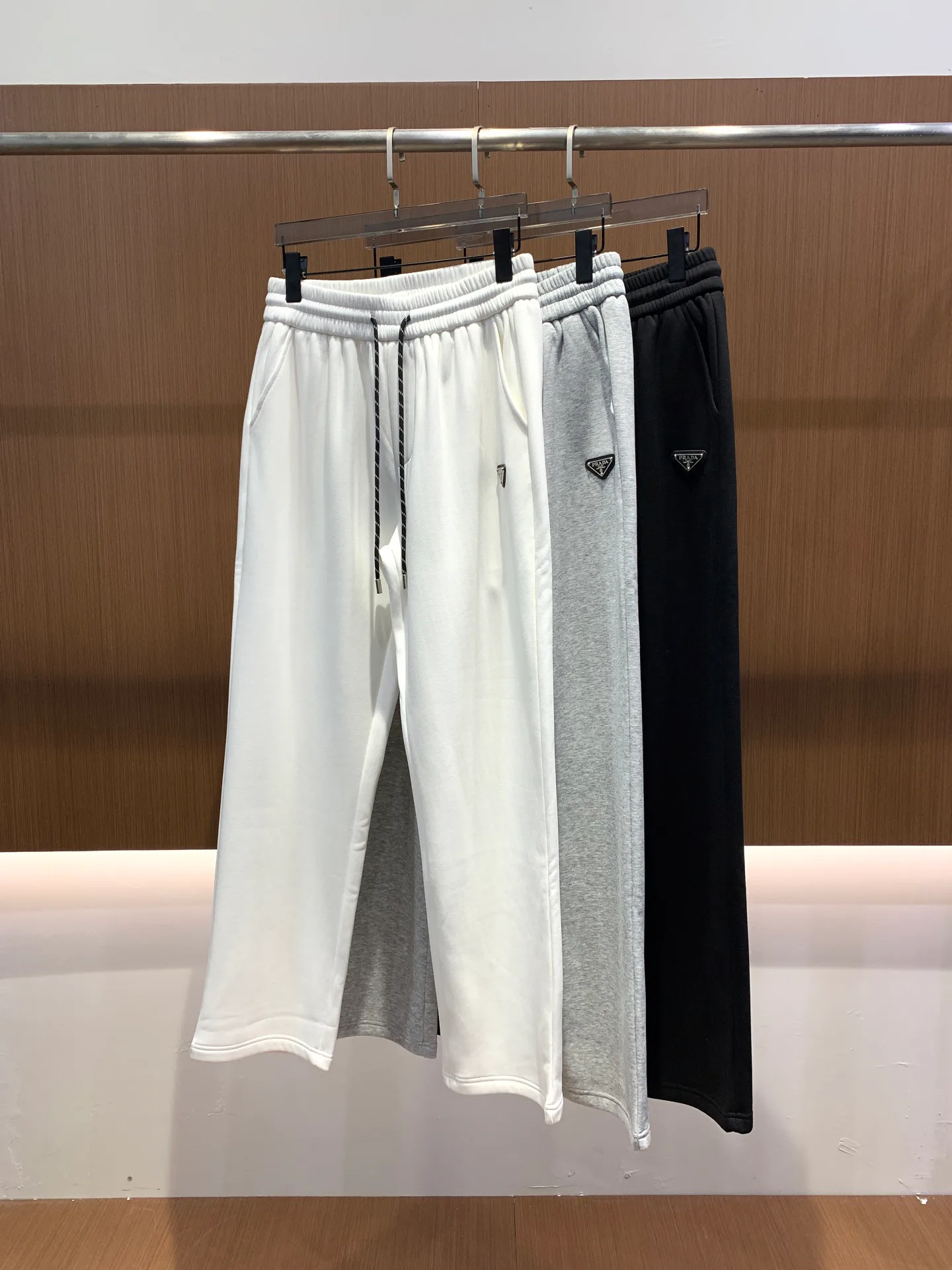 Брюки Мужские Prada 17920663