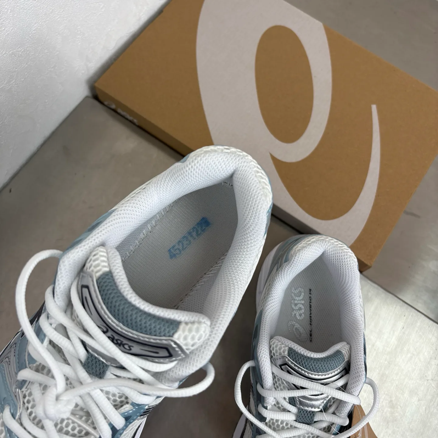 Кроссовки Женские Asics 18744166