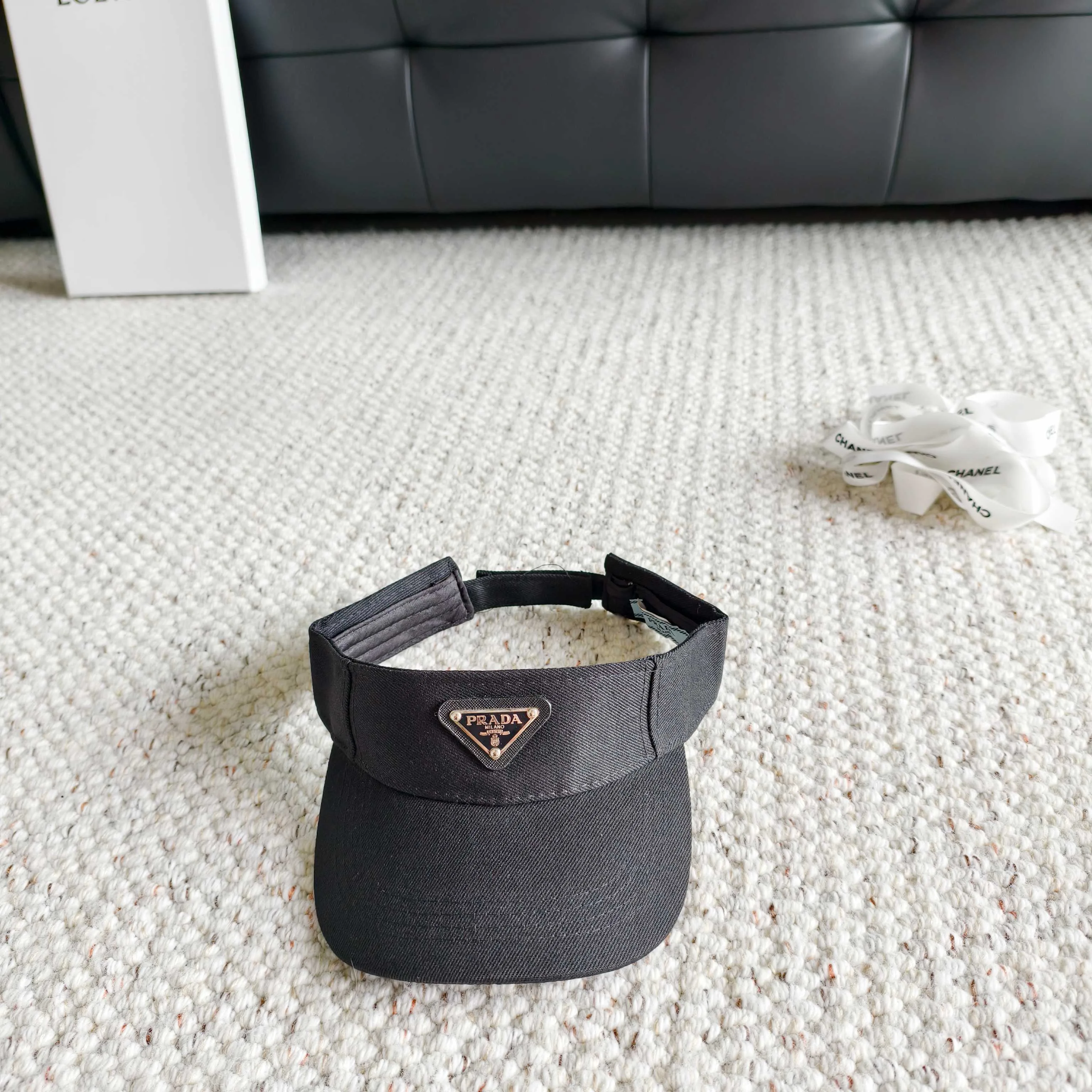 Головные Уборы Prada 17498305