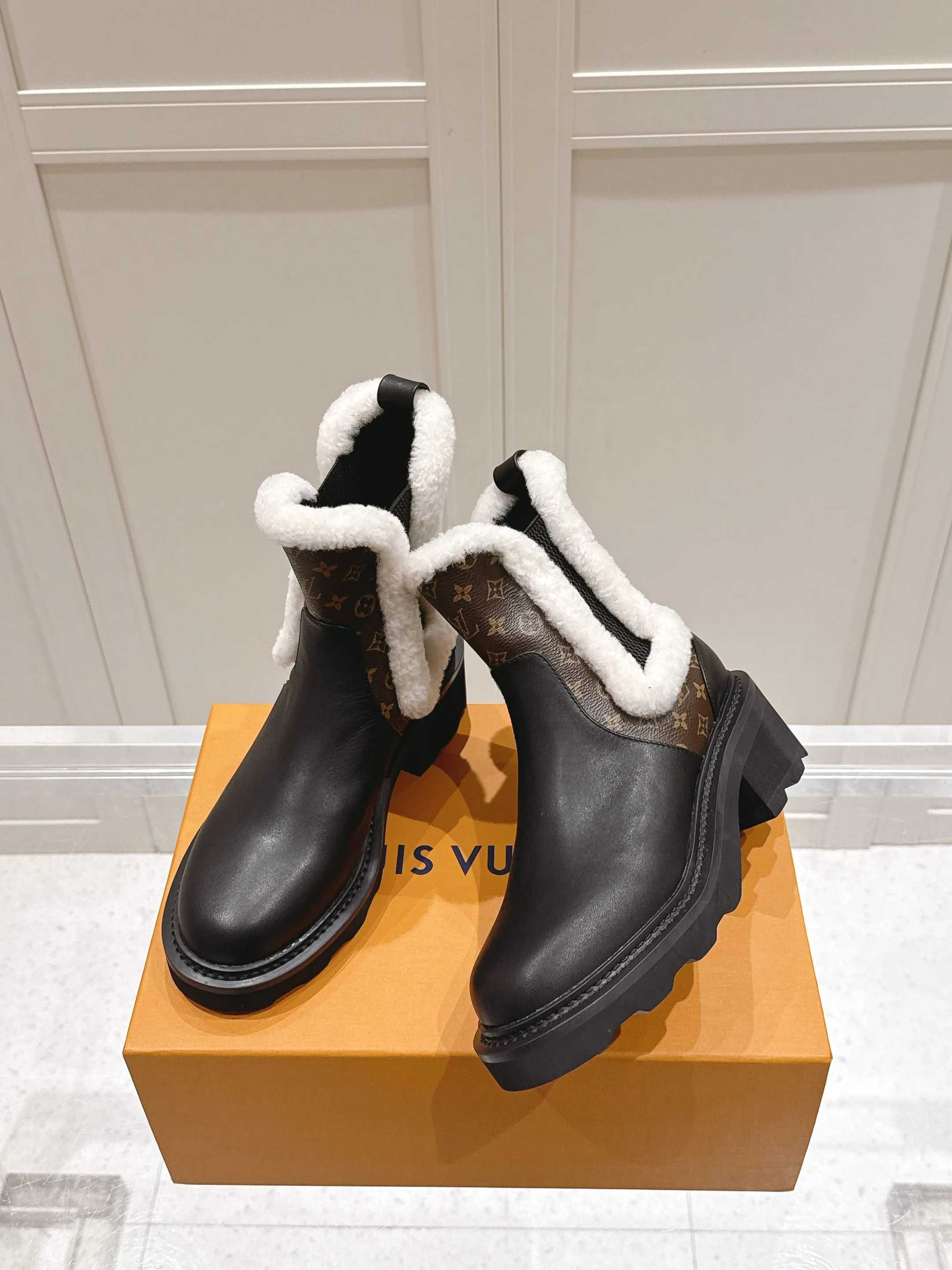 Ботинки Женские Louis Vuitton 1284609
