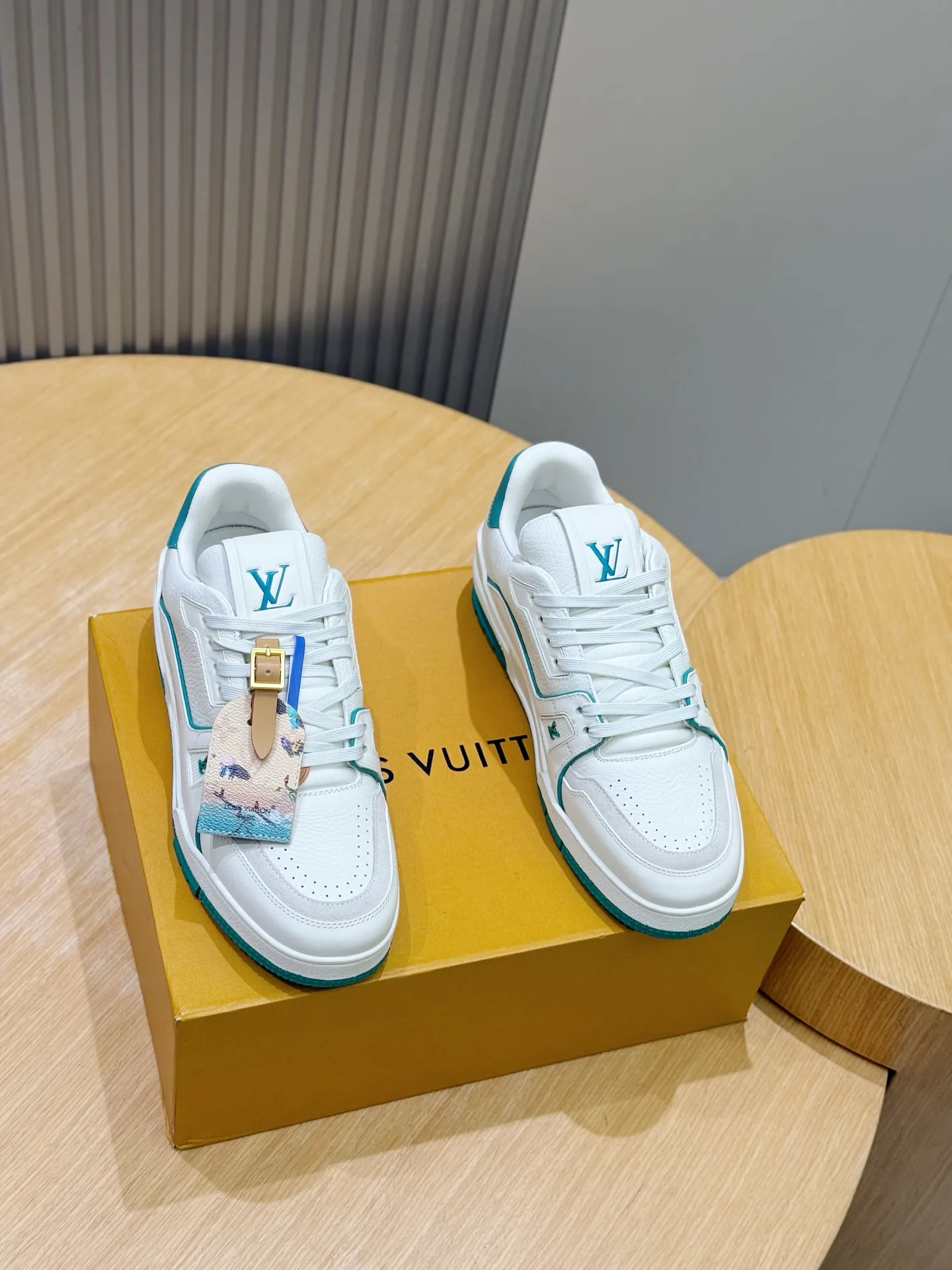 Кроссовки Мужские Louis Vuitton 18400373