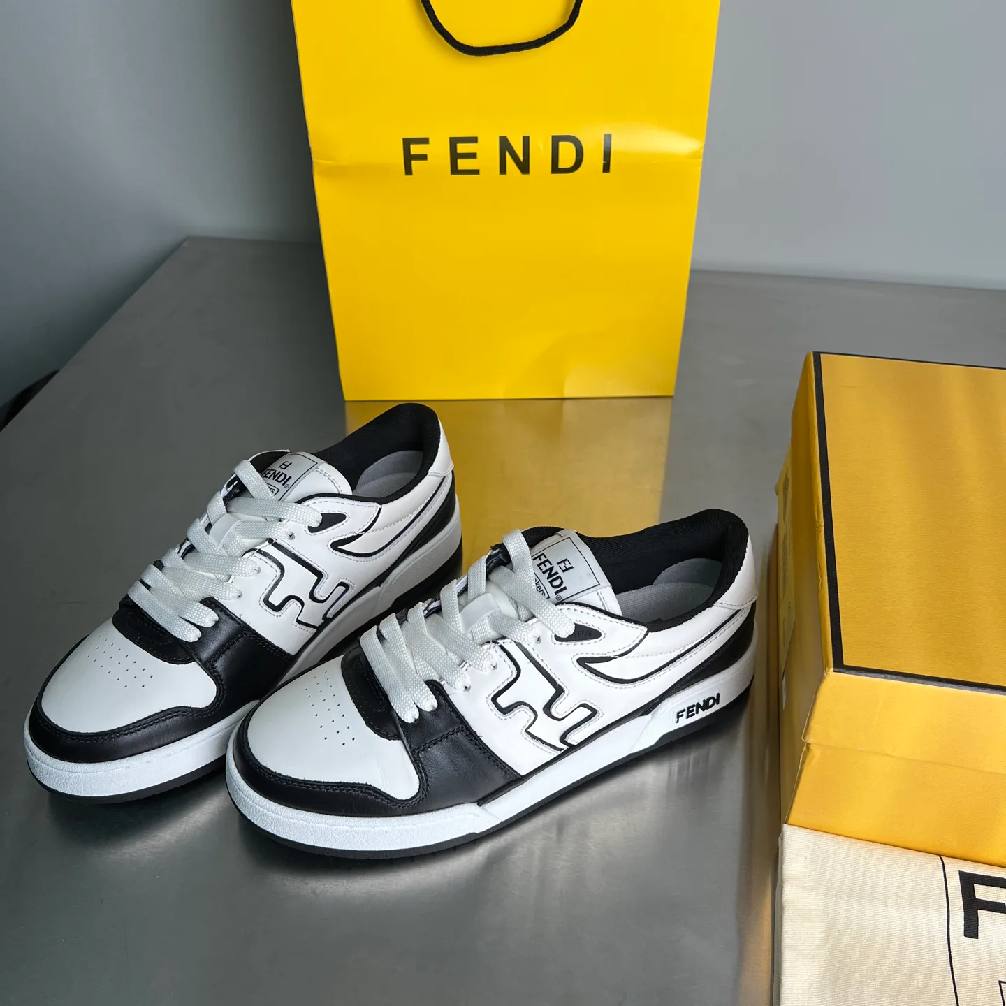 Кроссовки Женские Fendi 32727
