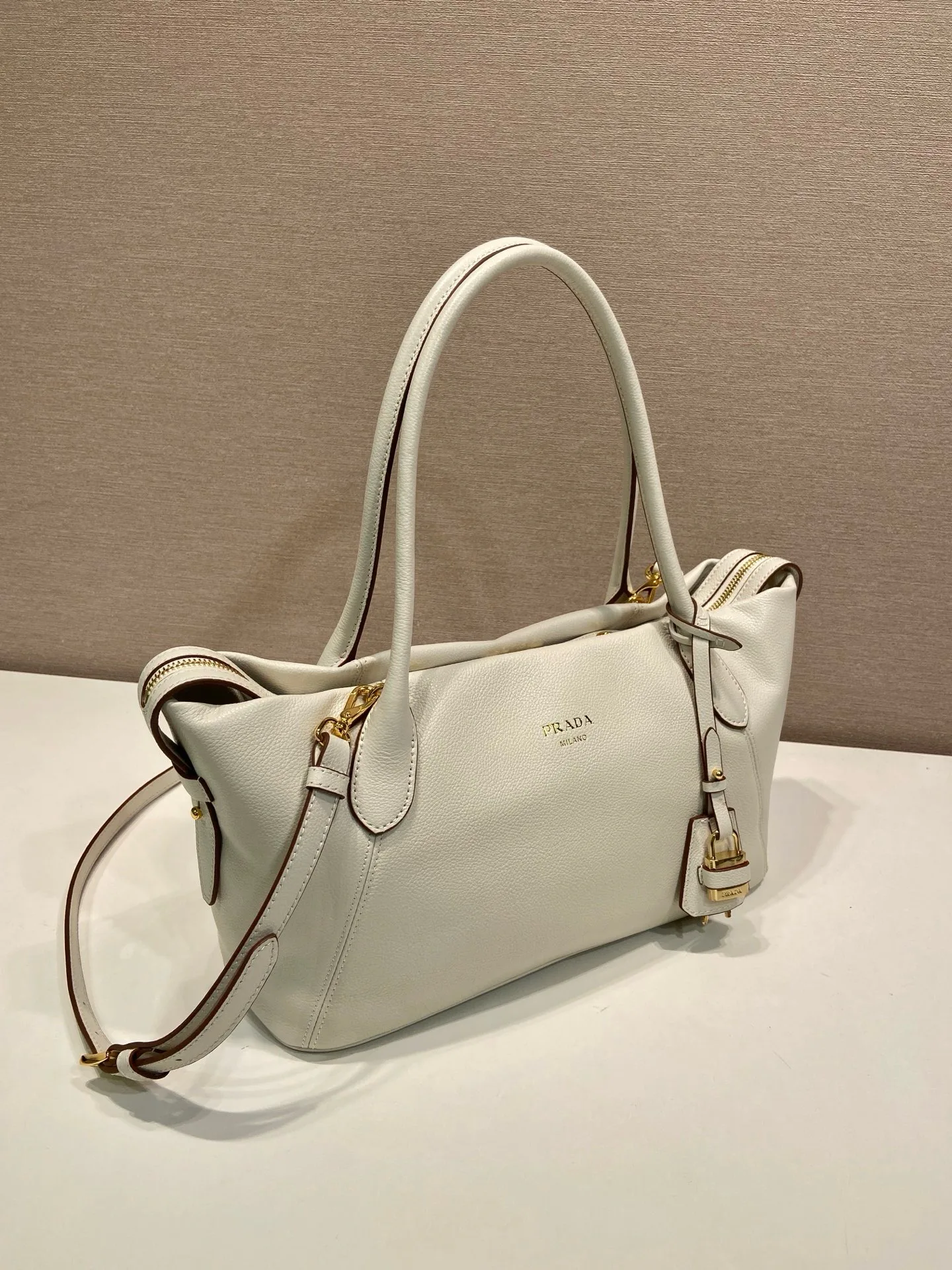 Классические Сумки Женские Prada 16970635