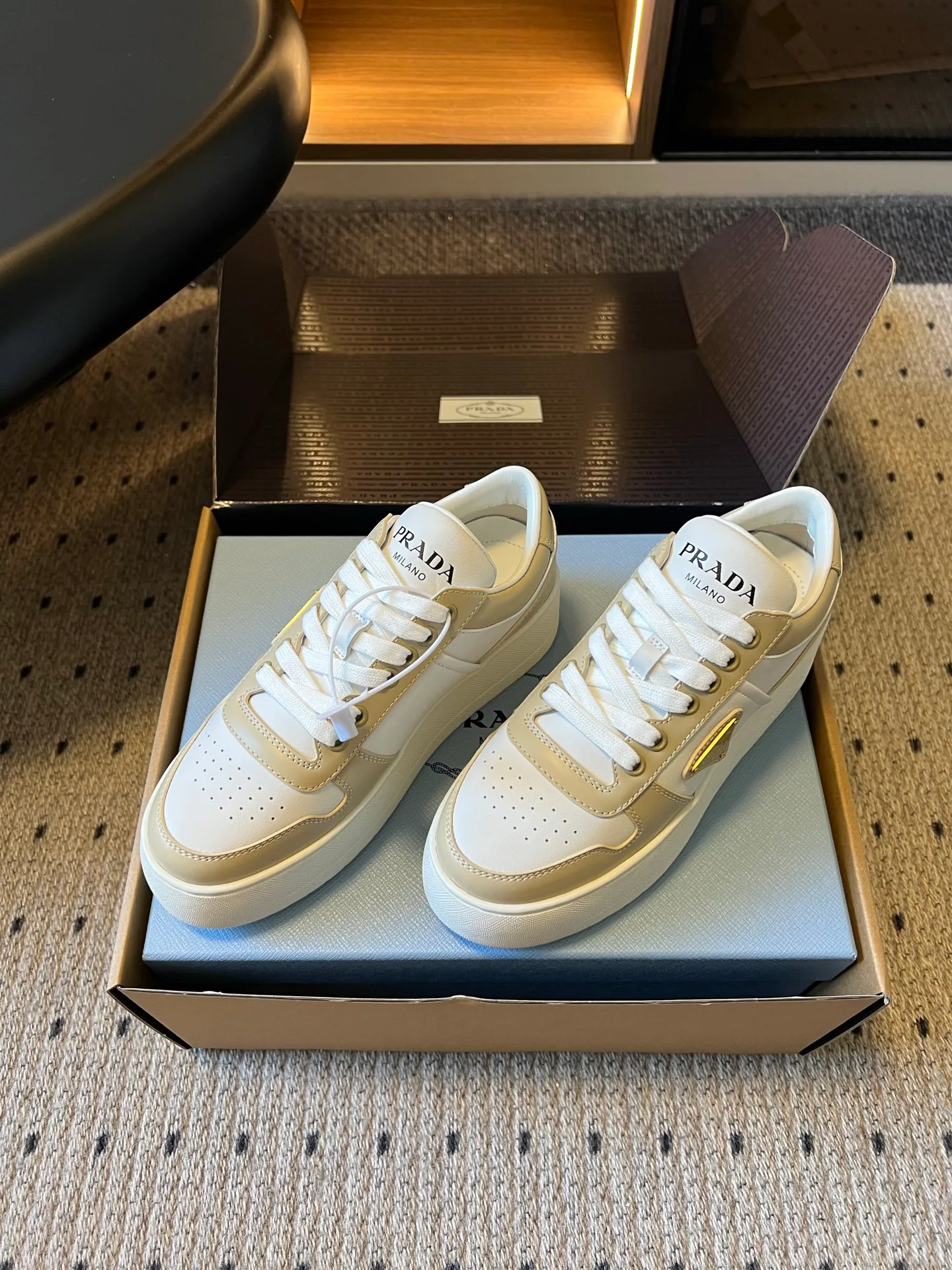 Кроссовки Женские Prada 20149956