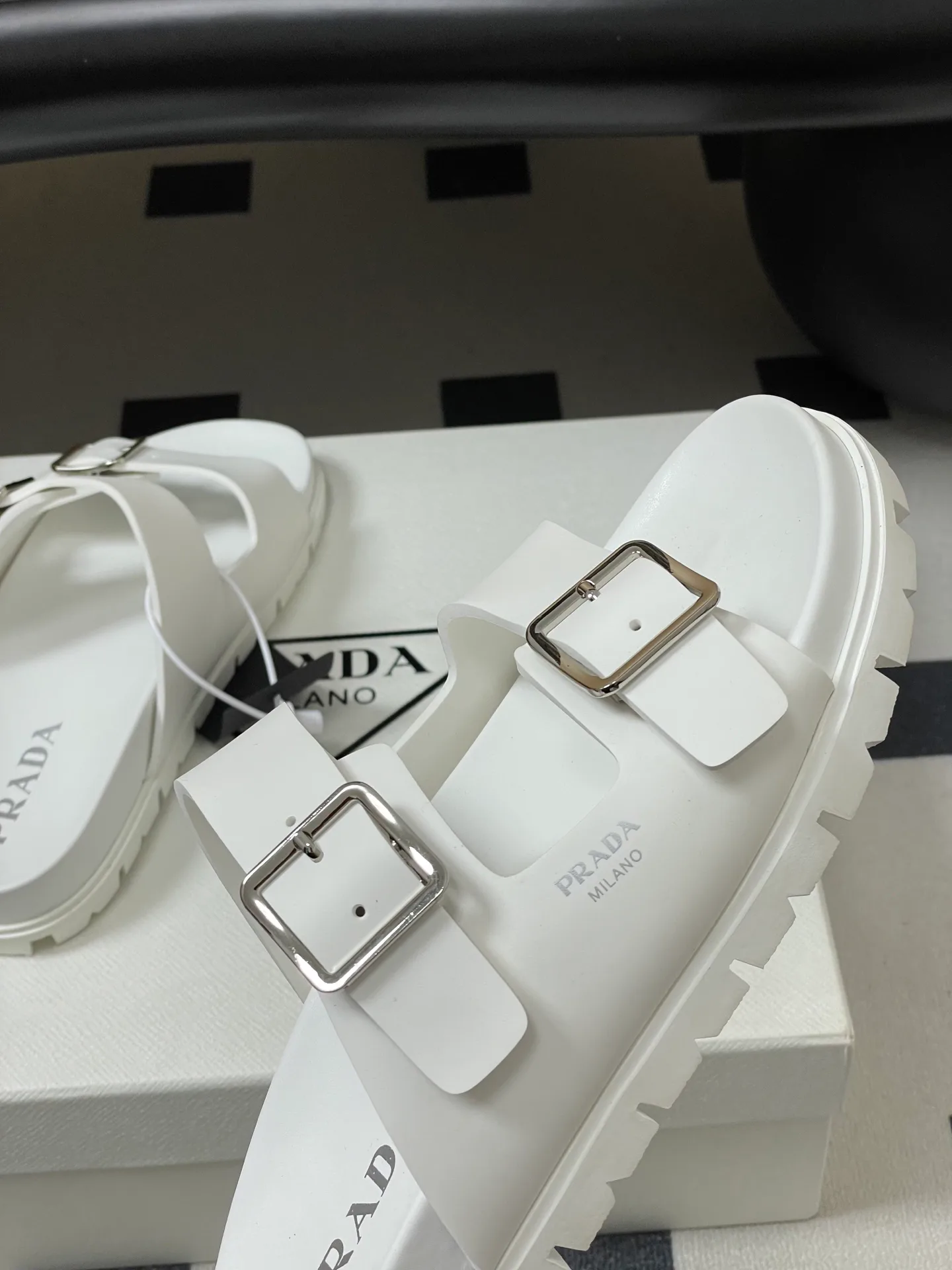 Сандалии Женские Prada 10993987