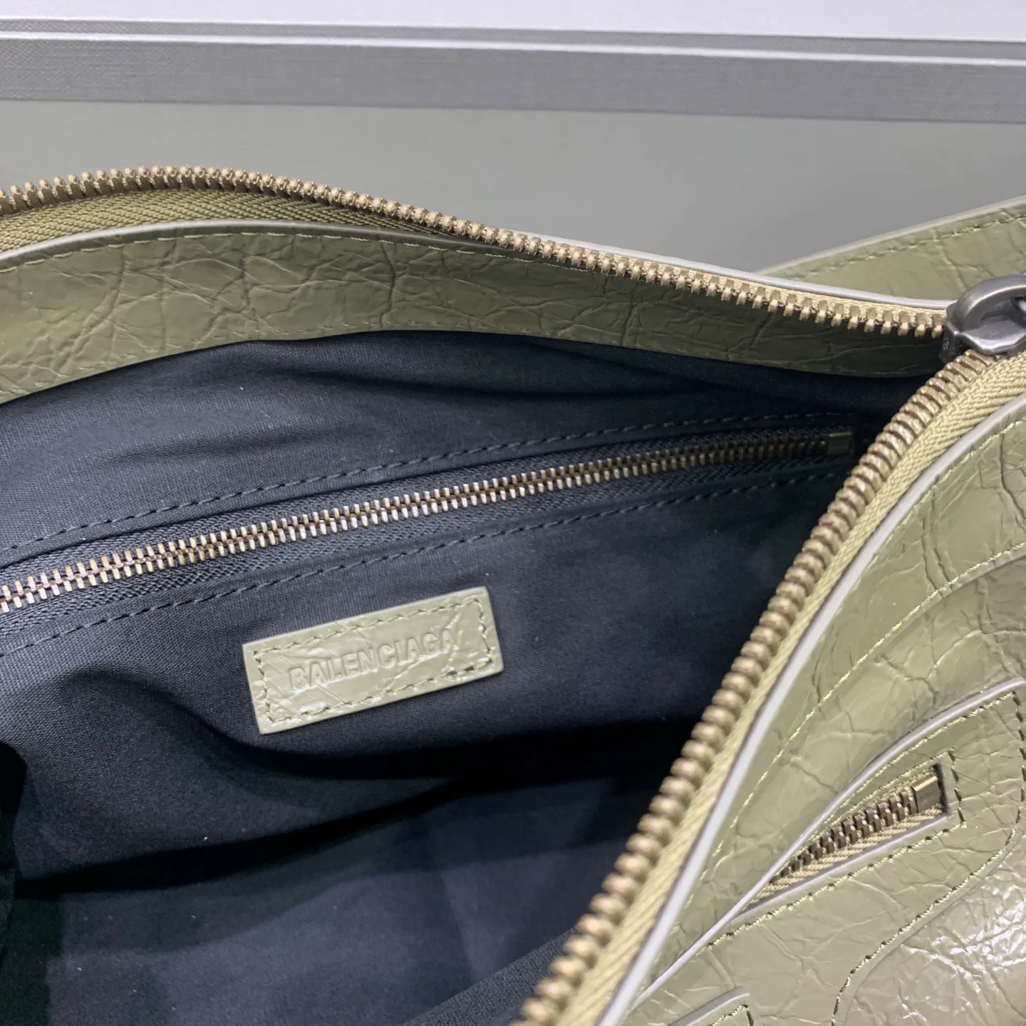 Сумки На Ремне Женские Balenciaga 13427253