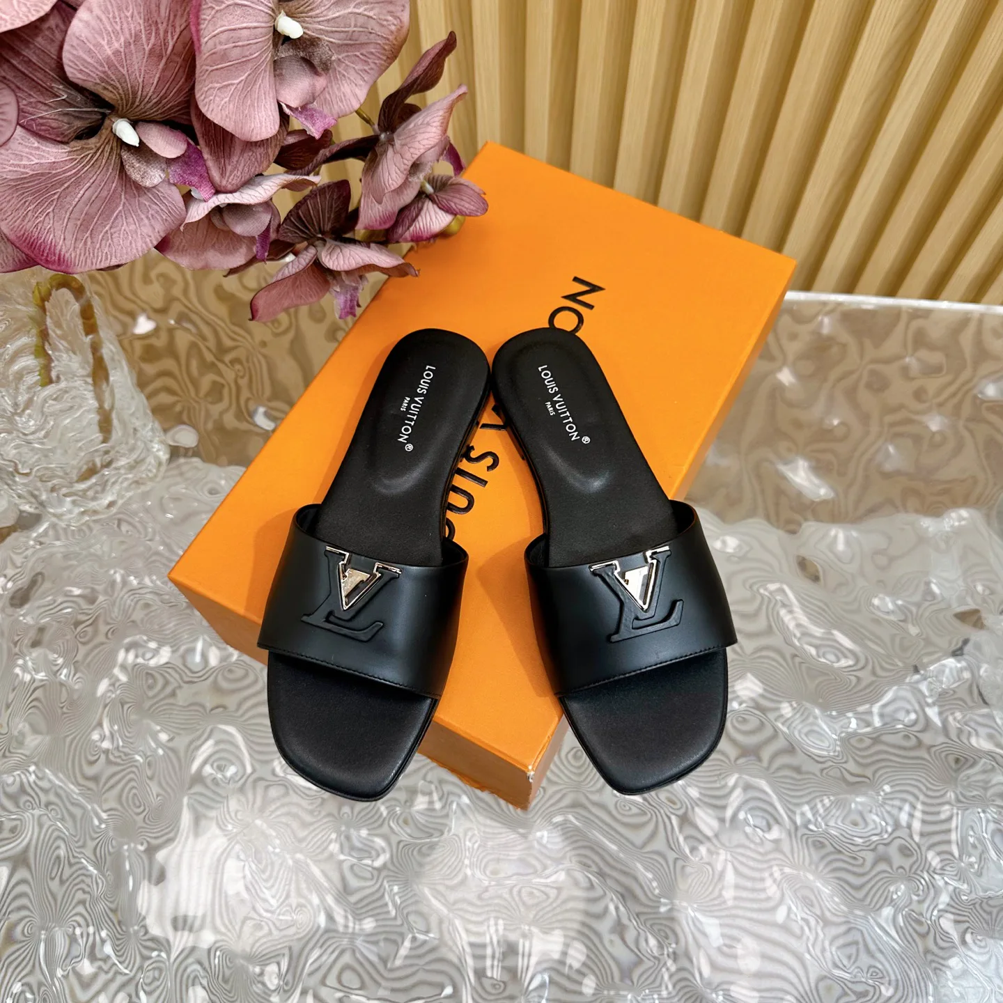 Шлепанцы Женские Louis Vuitton 629252