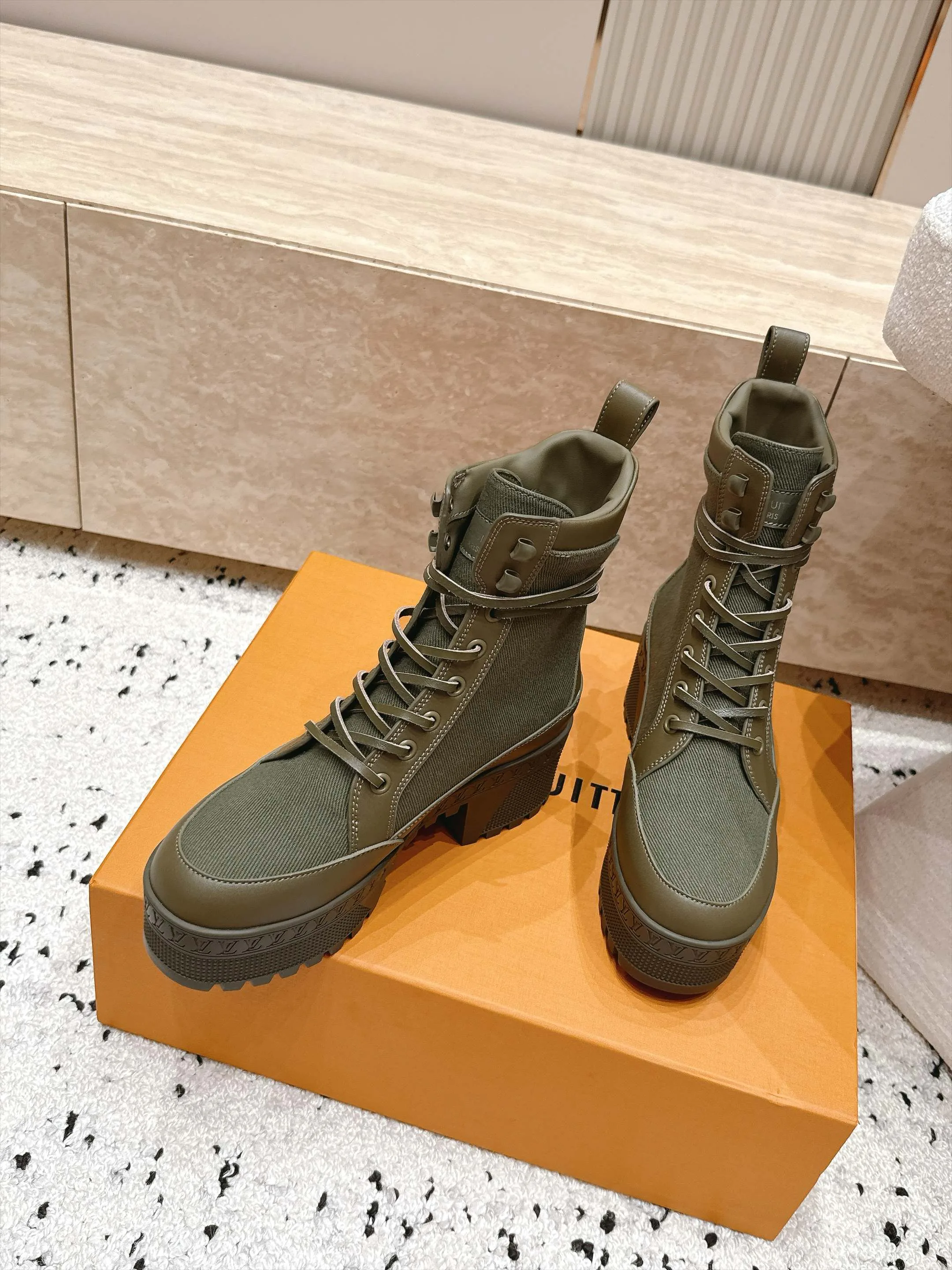 Ботинки Женские Louis Vuitton 18685953