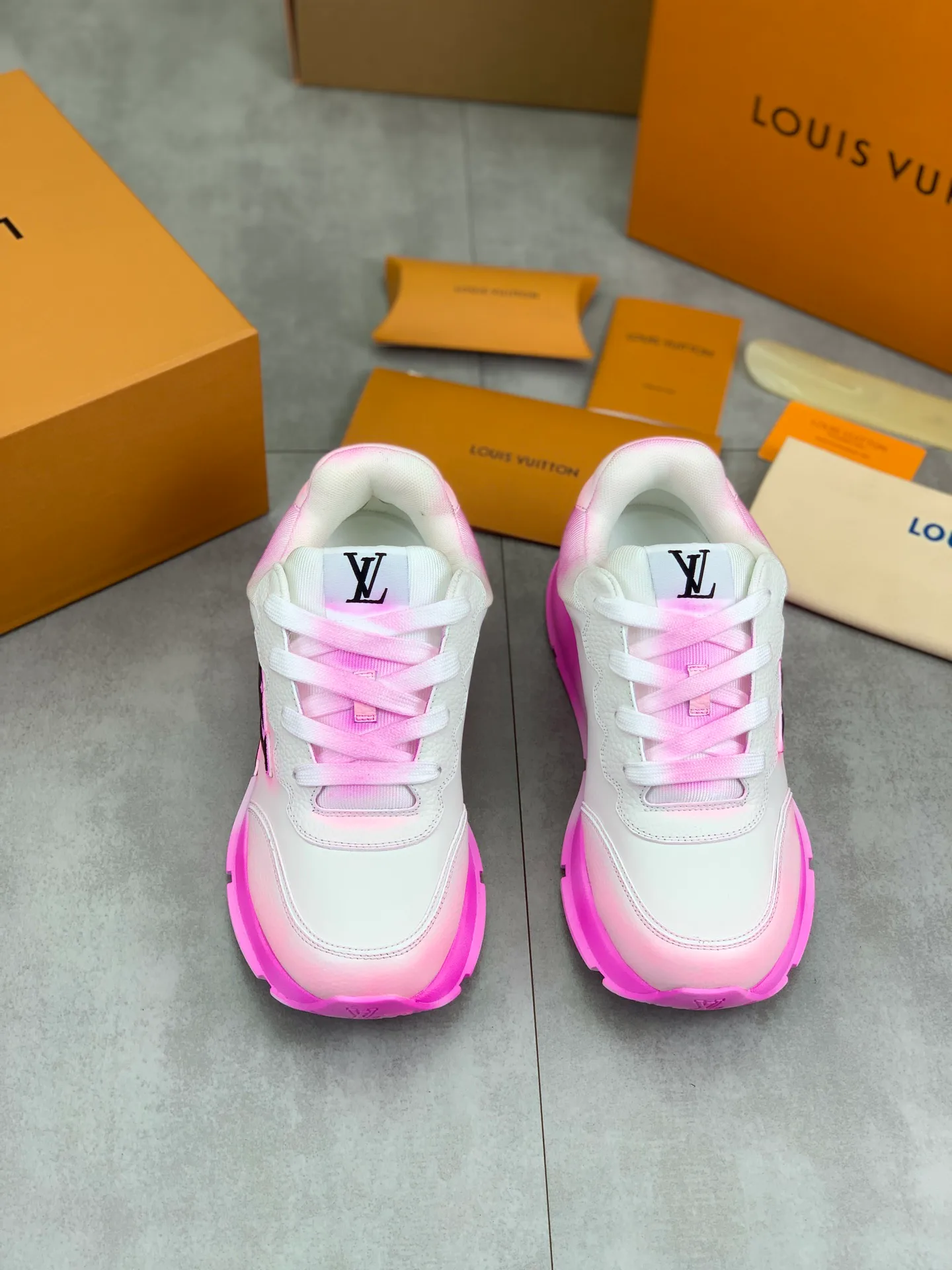 Кроссовки Женские Louis Vuitton 74001