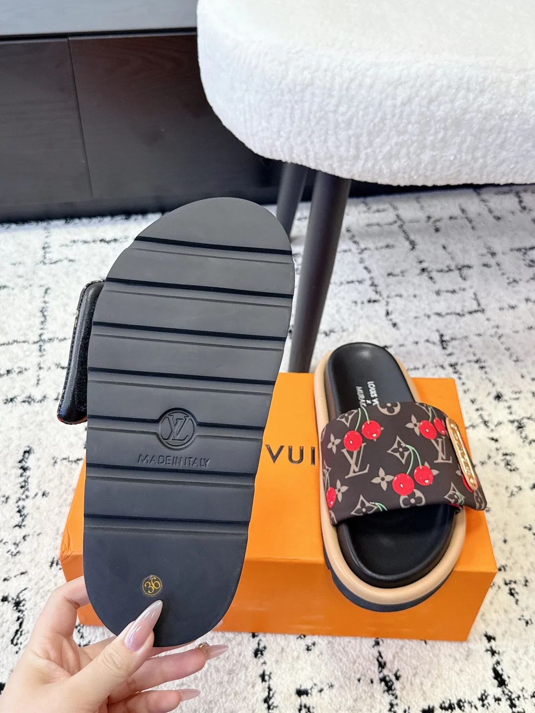 Шлепанцы Женские Louis Vuitton 1752817