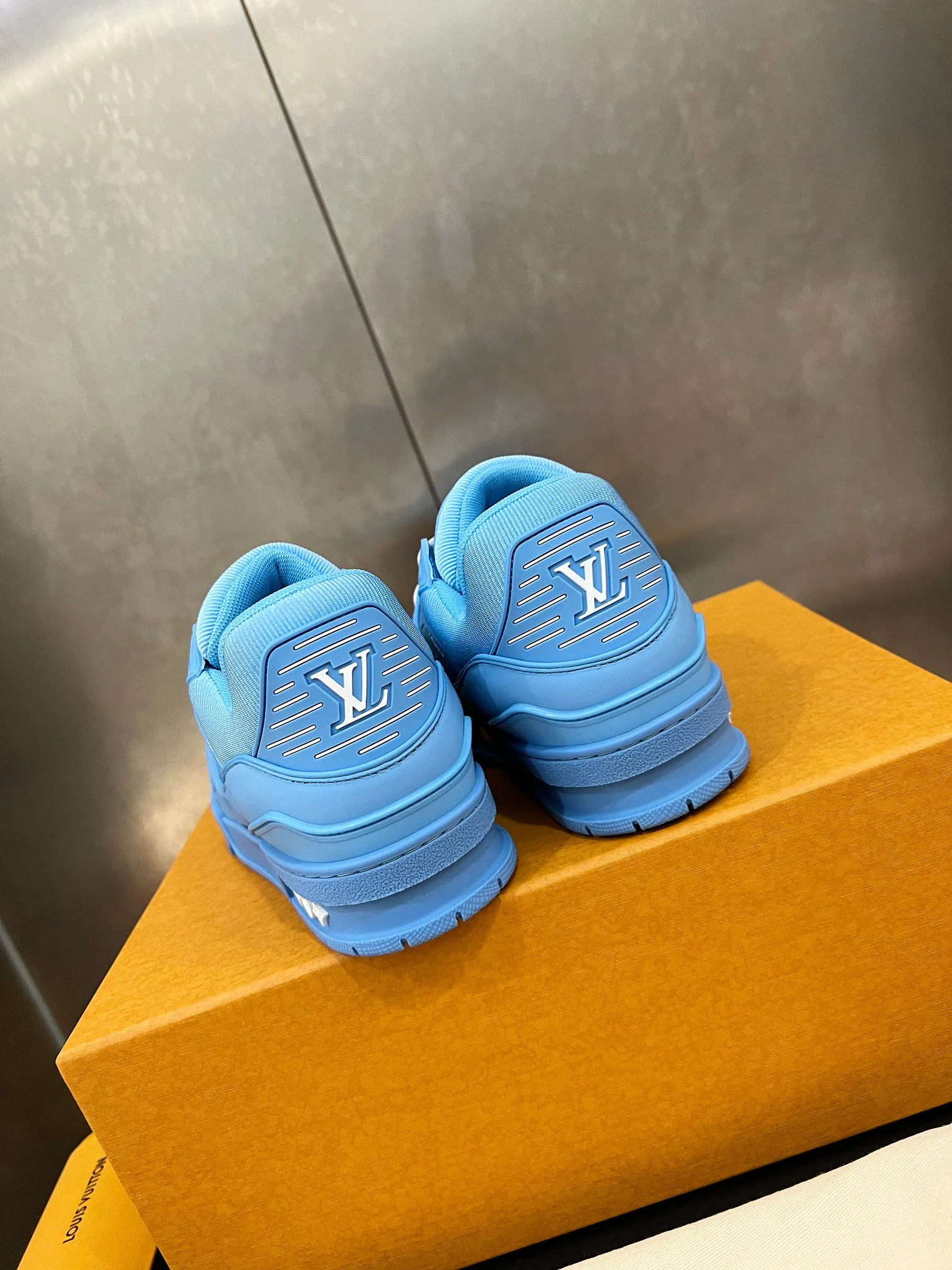 Кроссовки Женские Louis Vuitton 9976