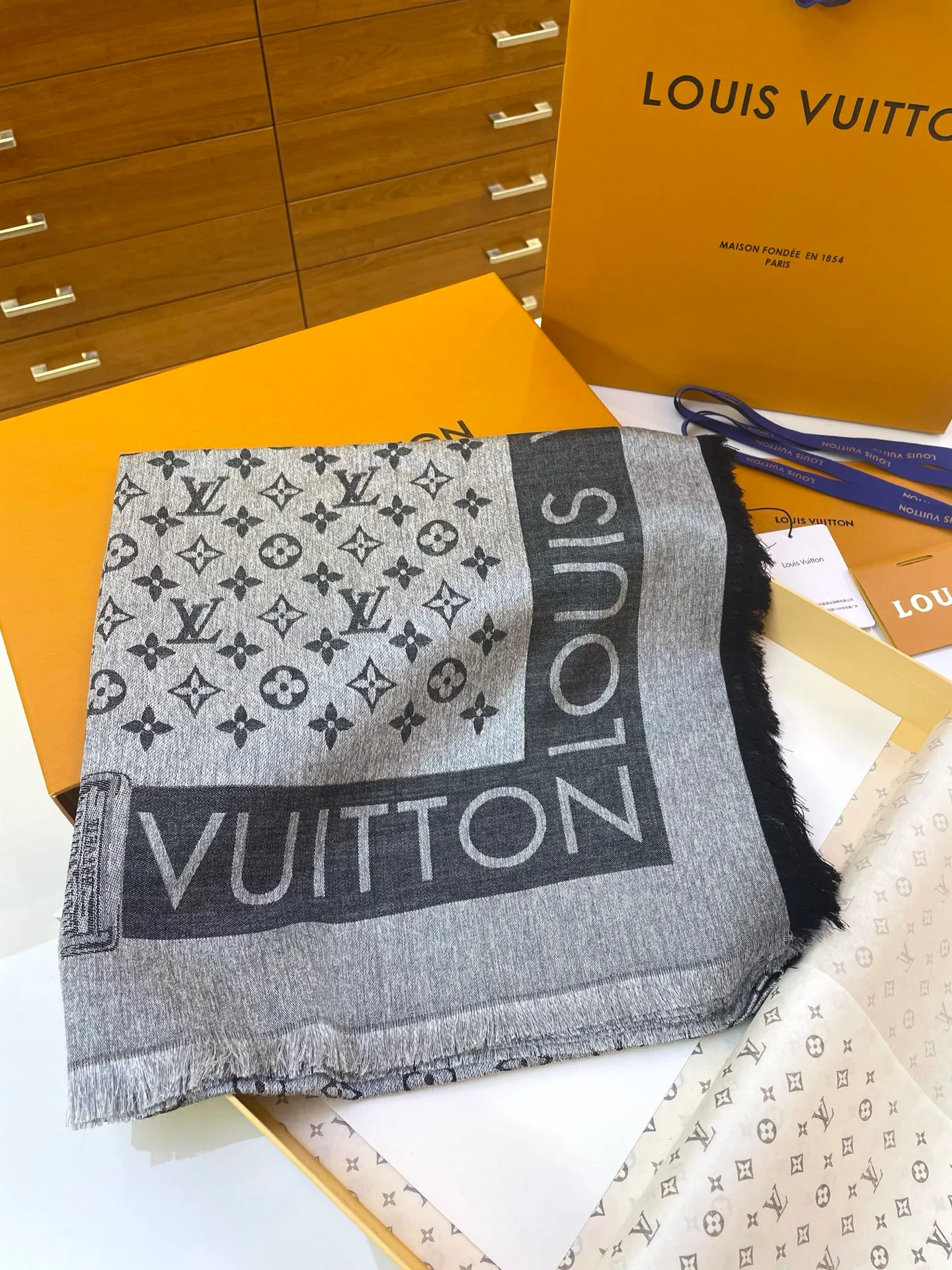 Шарфы Louis Vuitton 1981493