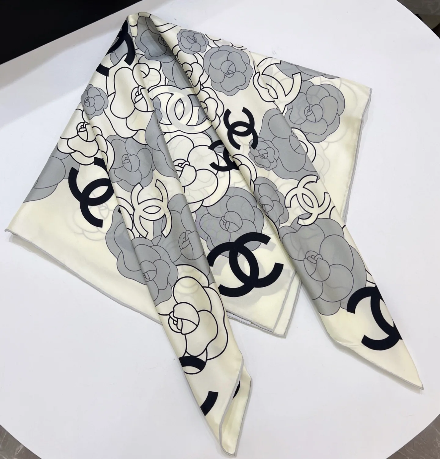 Платки Chanel 5021571