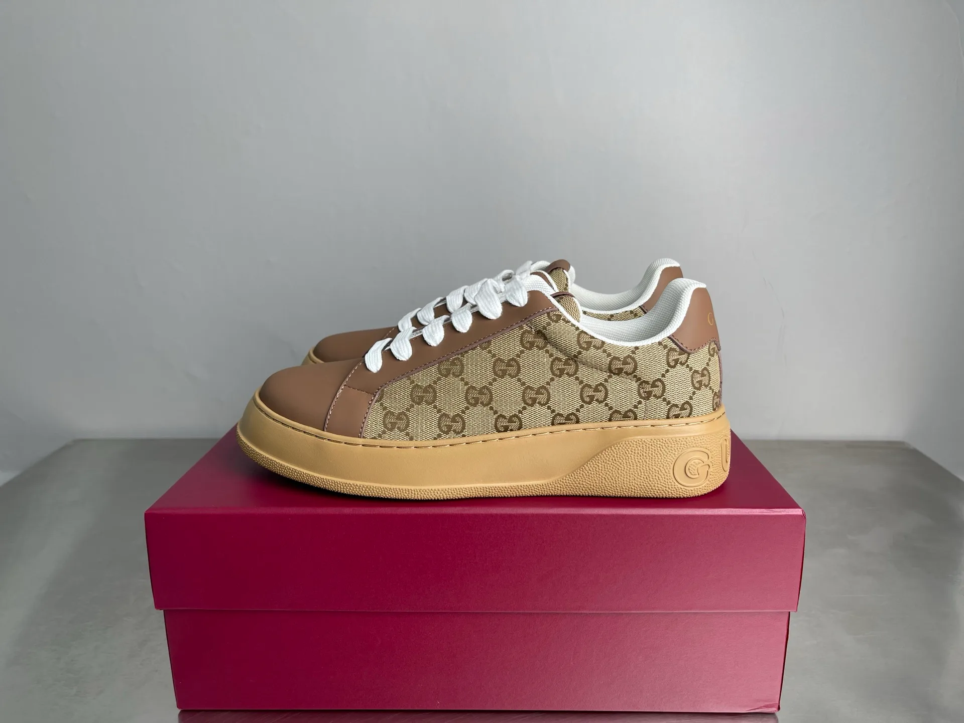 Кроссовки Женские Gucci 18950920