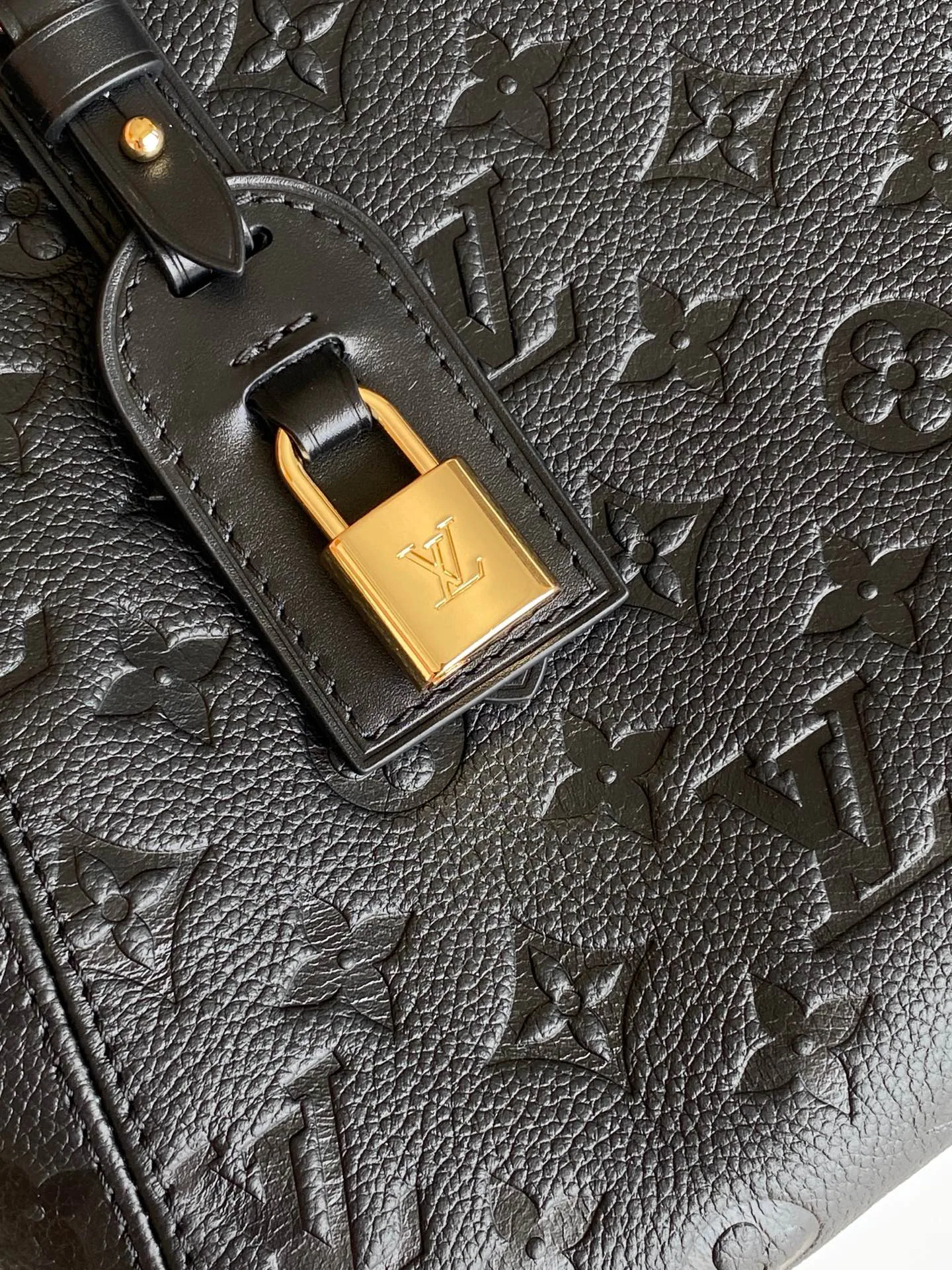 Классические Сумки Женские Louis Vuitton 17813551