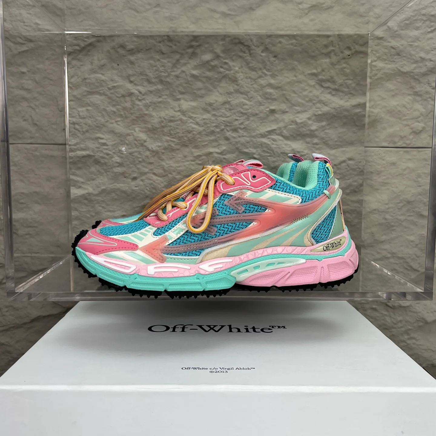 Кроссовки Женские Off-White 18351529