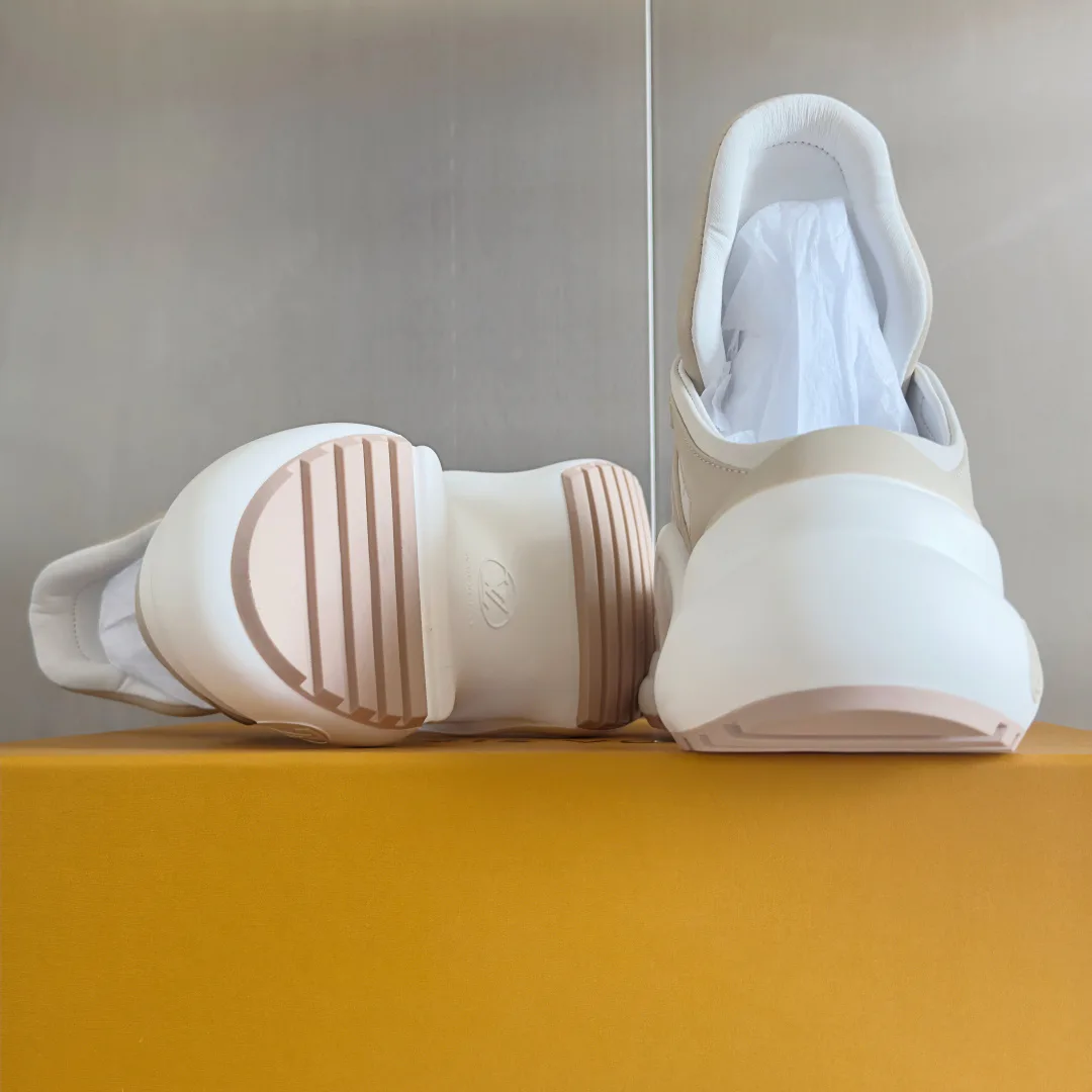 Кроссовки Женские Louis Vuitton 10273368