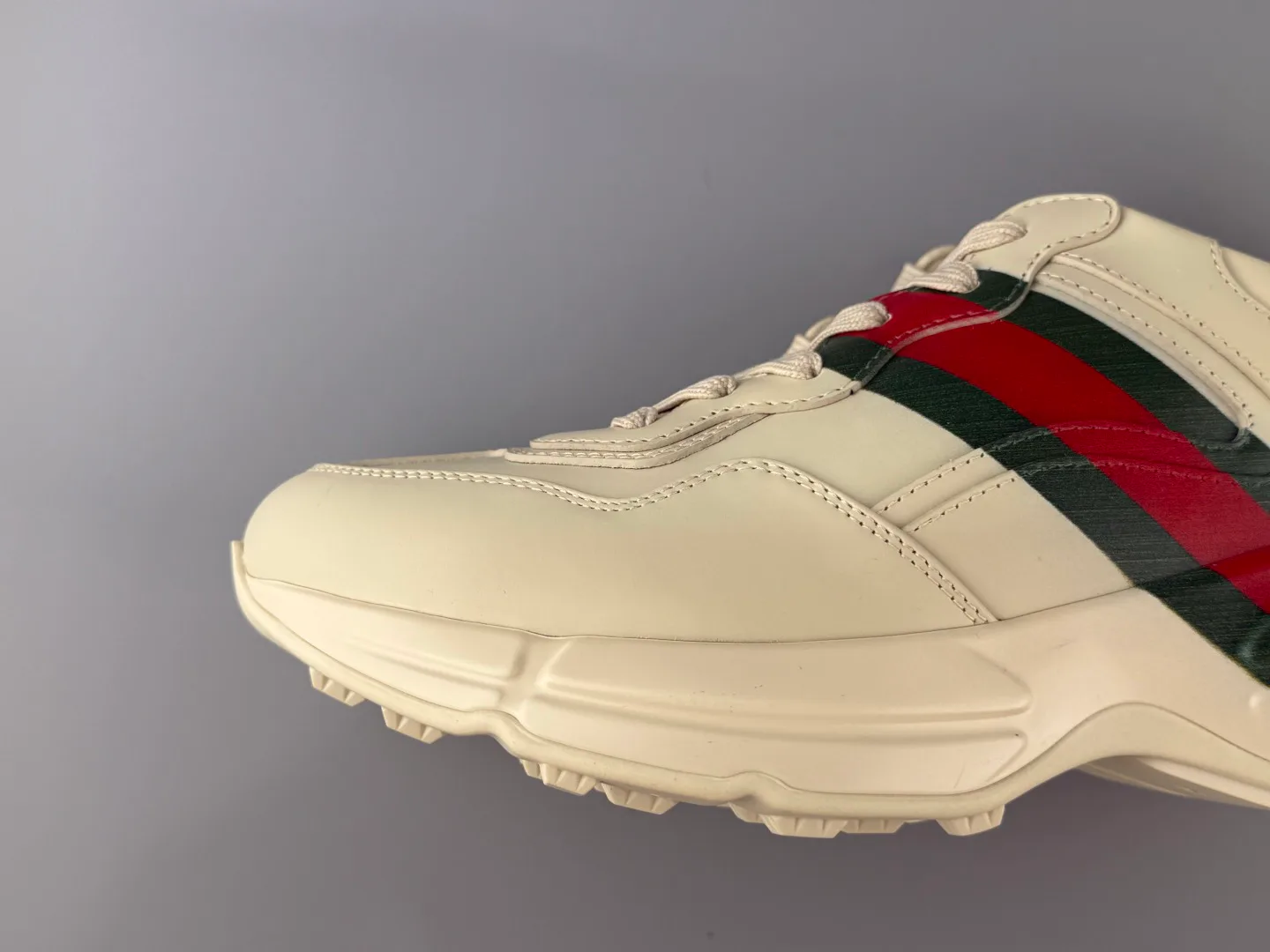Кроссовки Женские Gucci 18552253
