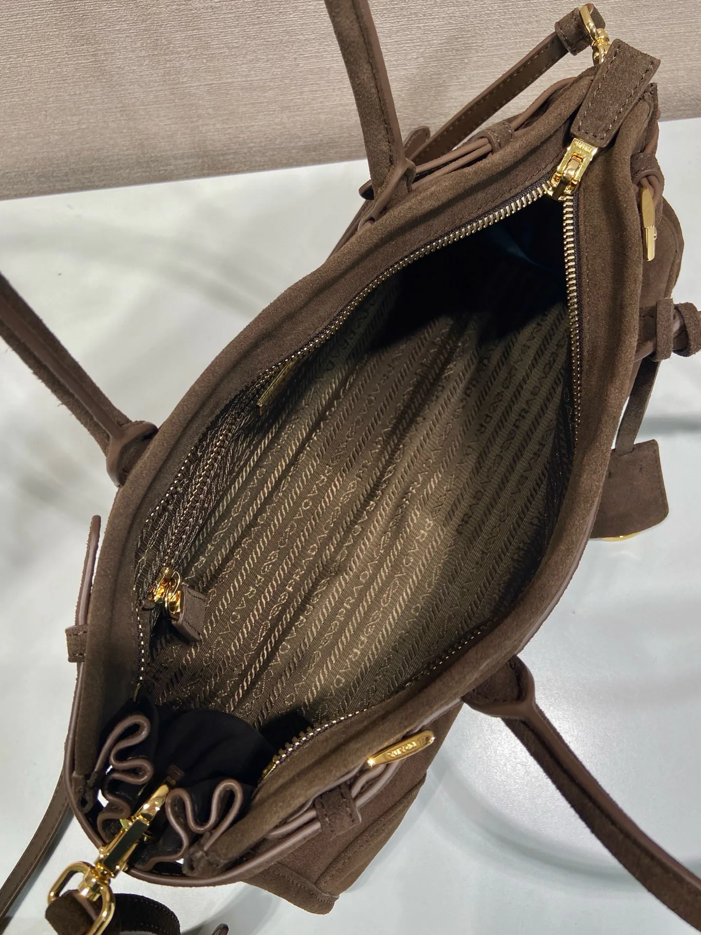 Классические Сумки Женские Prada 18237651