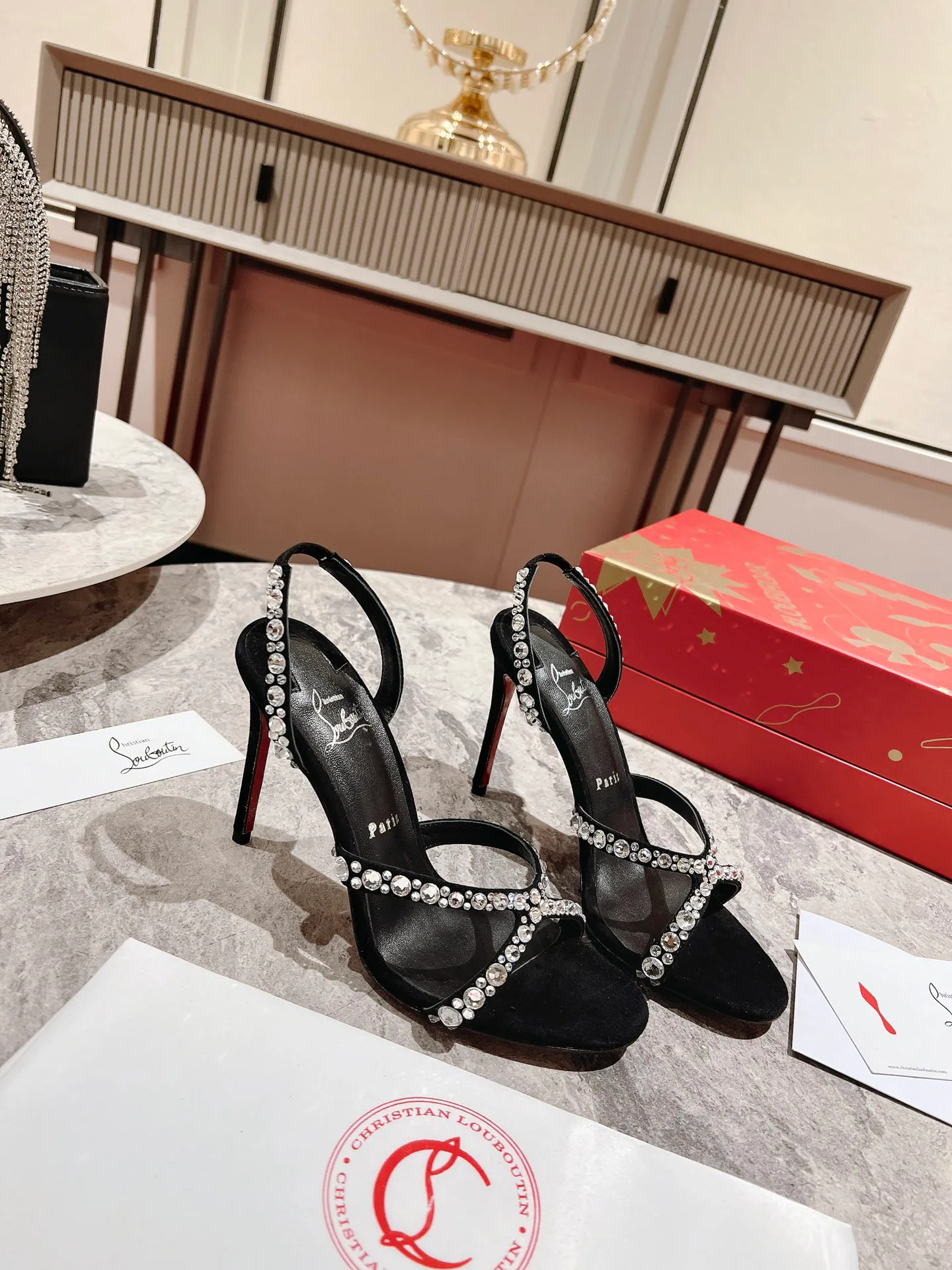 Босоножки Женские Christian Louboutin 14354197