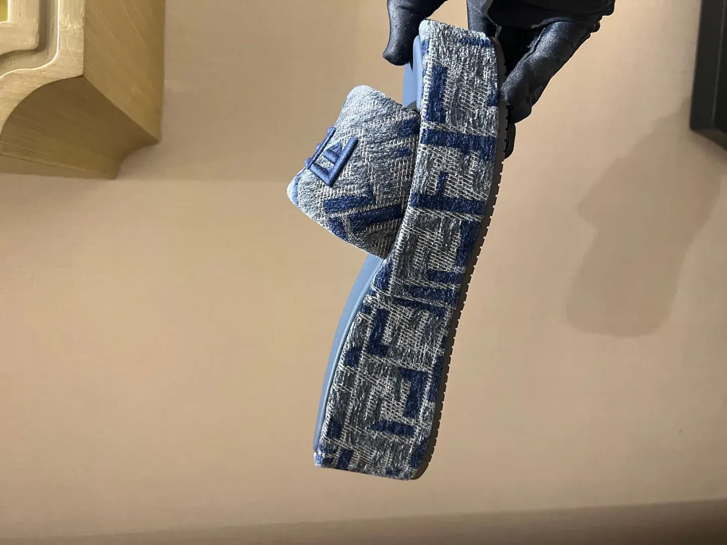 Шлепанцы Женские Fendi 18158