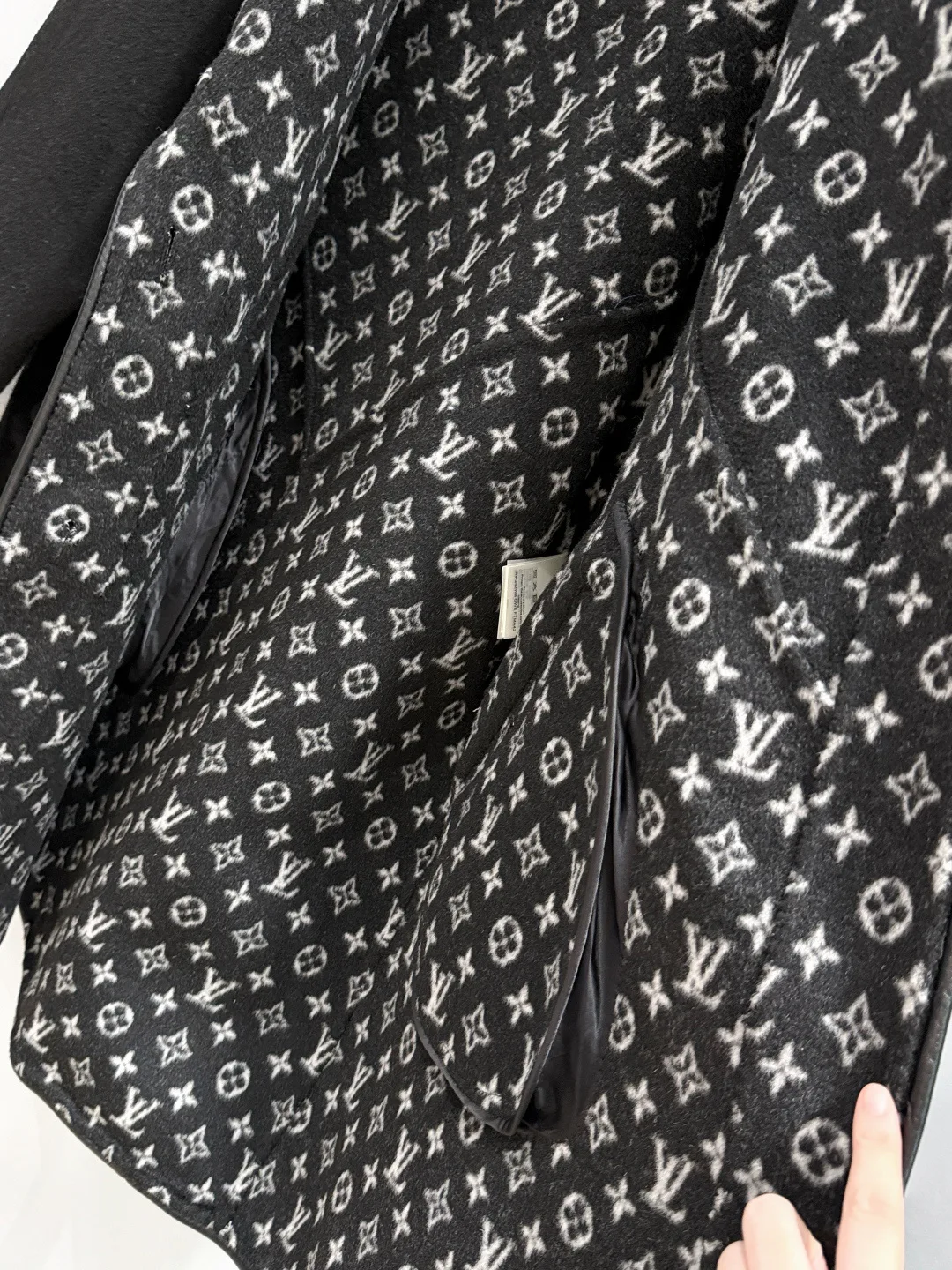Пальто Женские Louis Vuitton 19082112