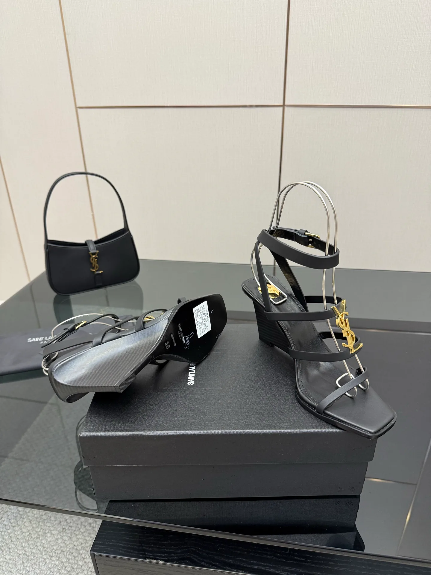 Босоножки Женские Saint Laurent 13164416