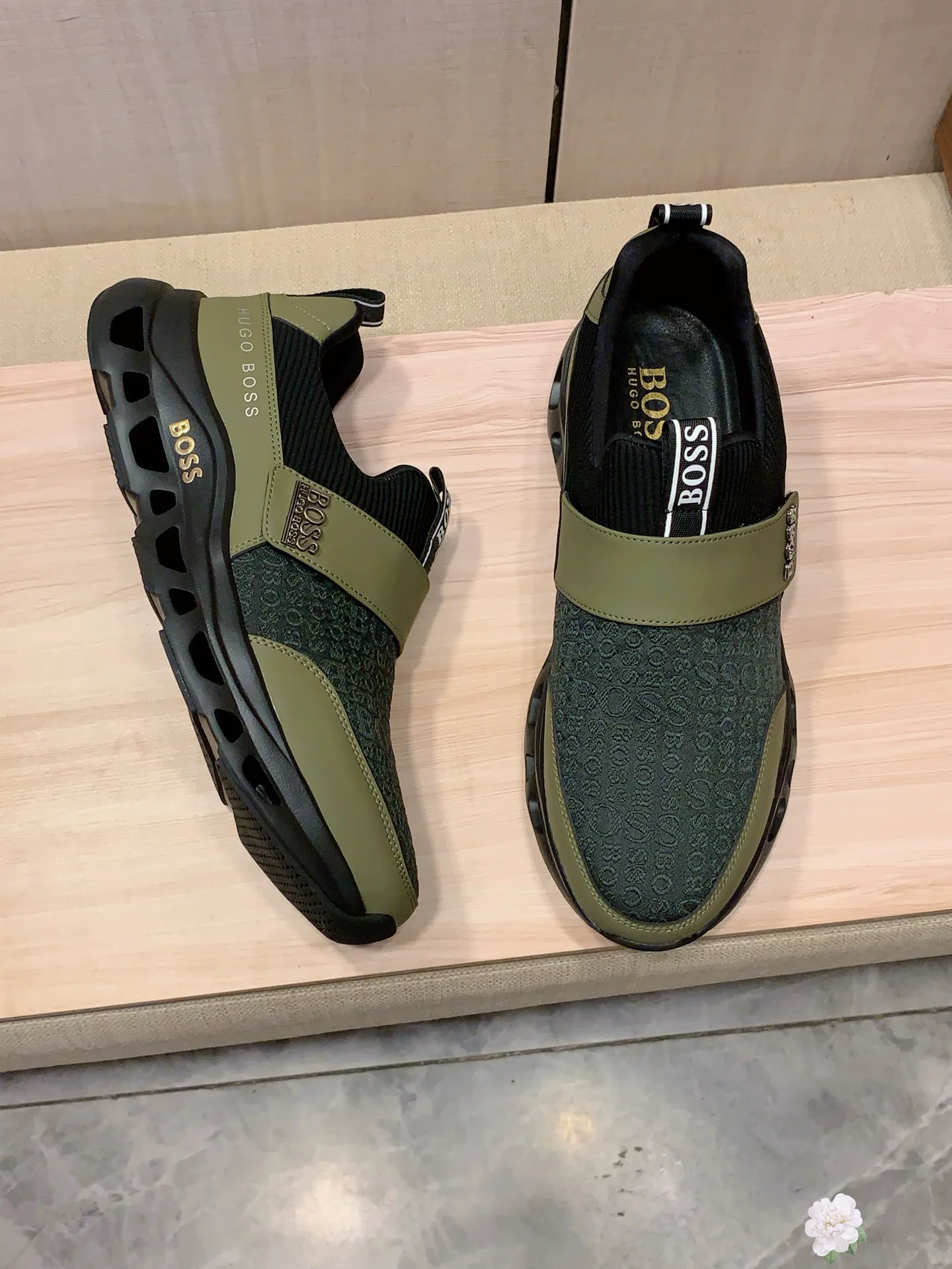 Кроссовки Женские Hugo Boss 75472