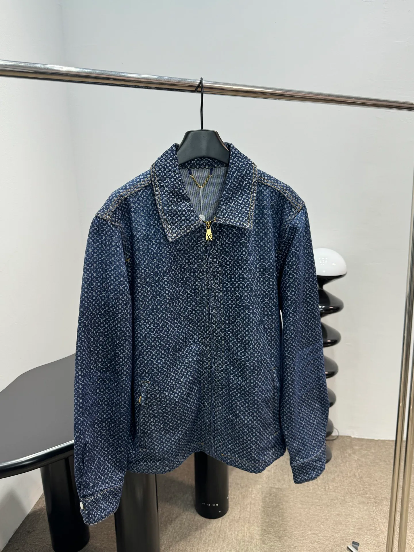 Куртки И Пуховики Женские Louis Vuitton 18677440