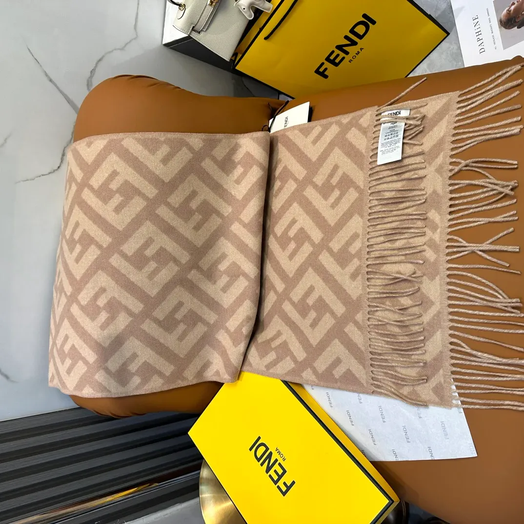 Шарфы Fendi 4473