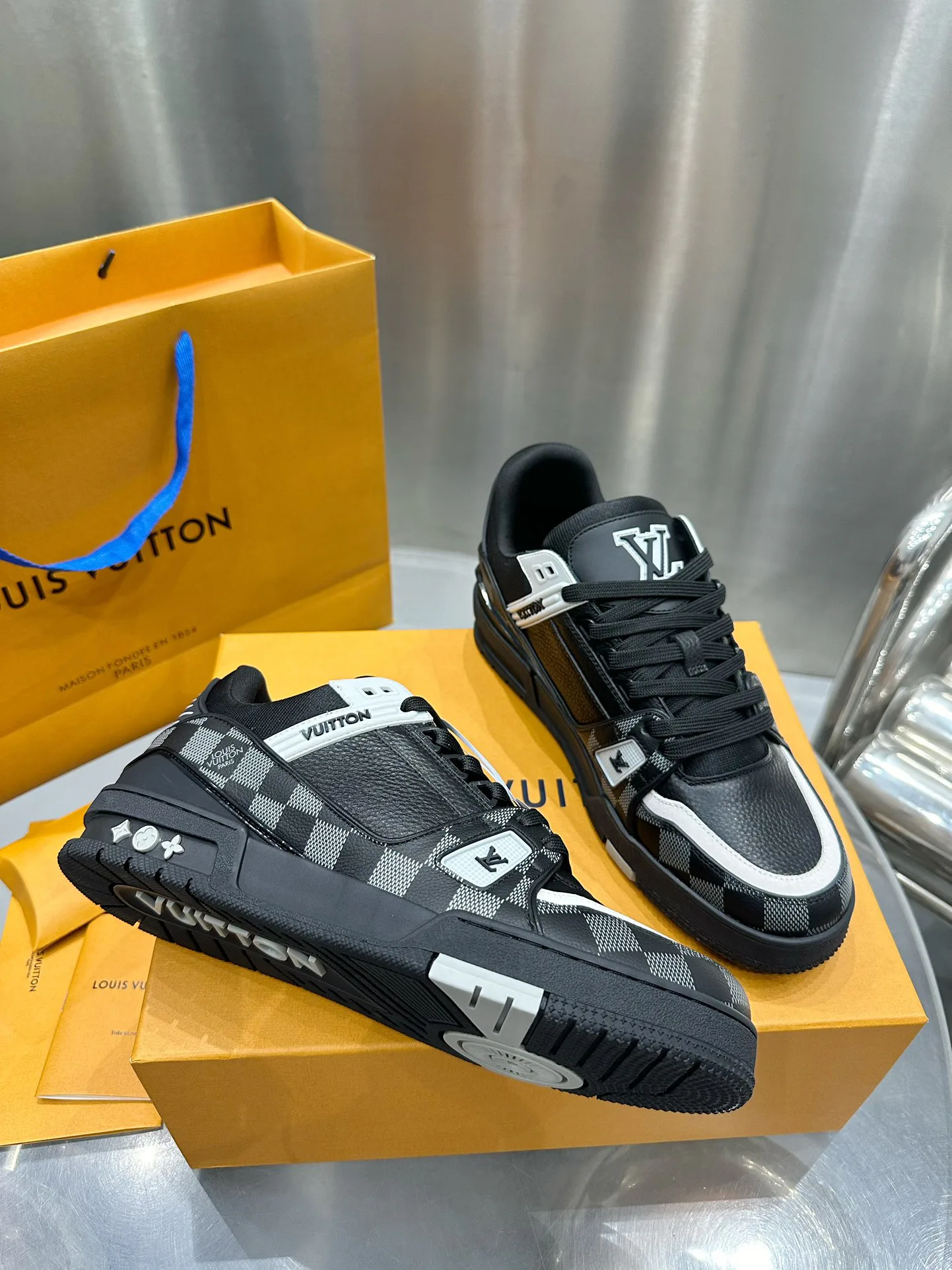 Кроссовки Мужские Louis Vuitton 19073361