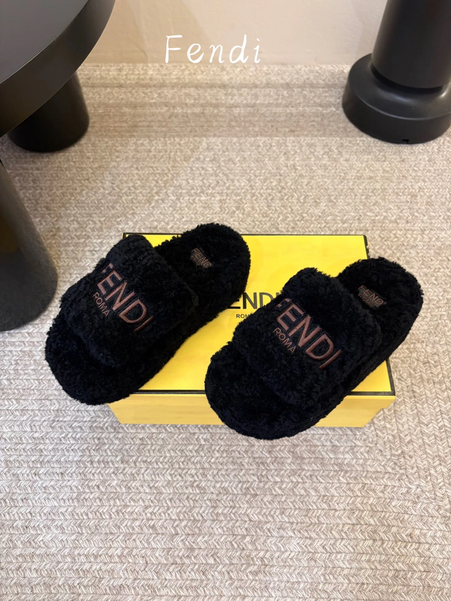 Тапочки Женские Fendi 18132911