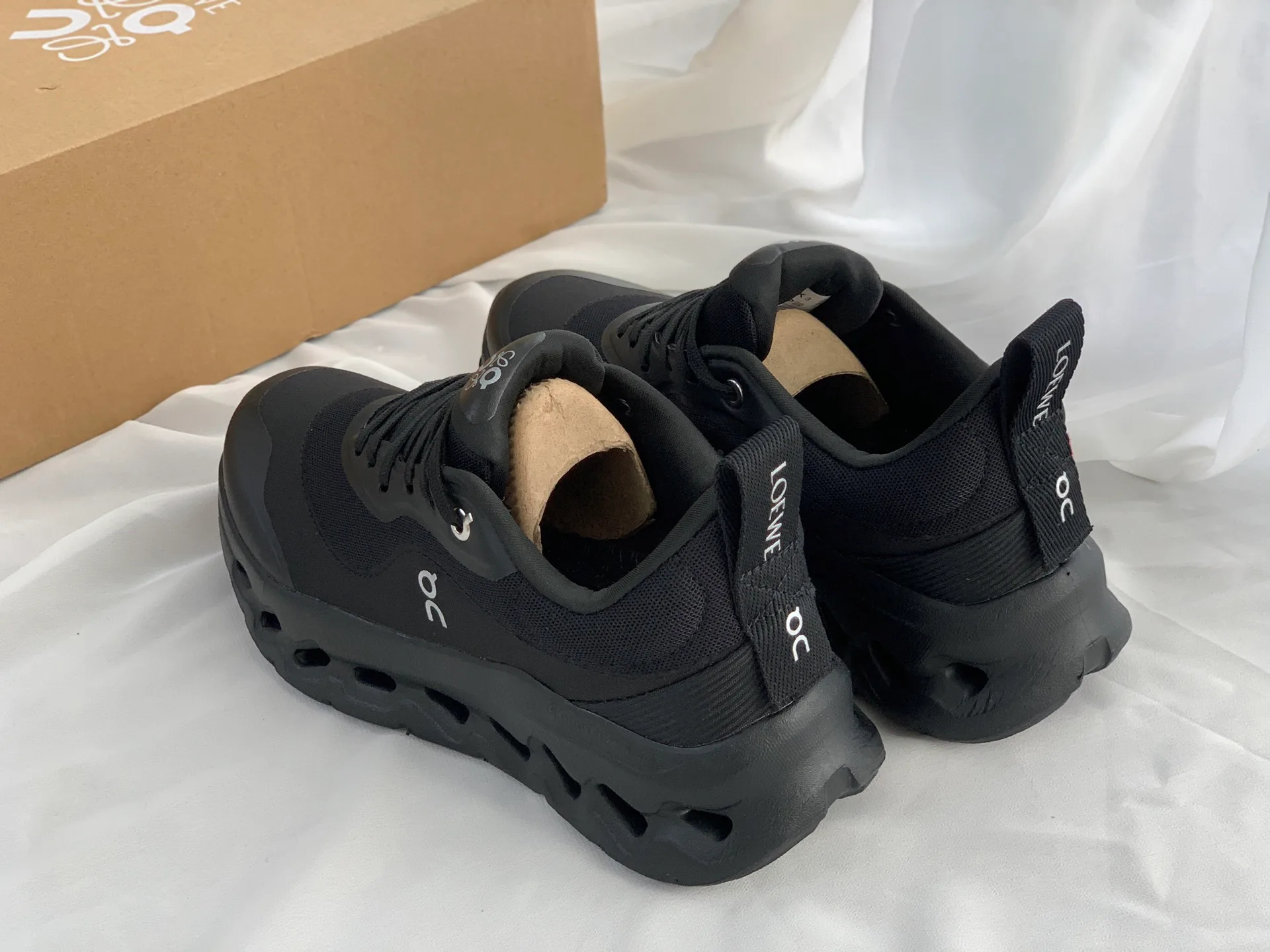 Кроссовки Женские Loewe 112857