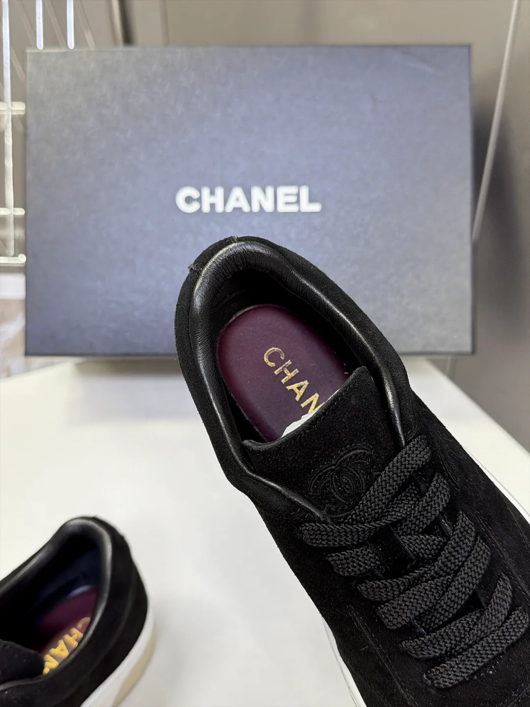 Кроссовки Женские Chanel 18703397
