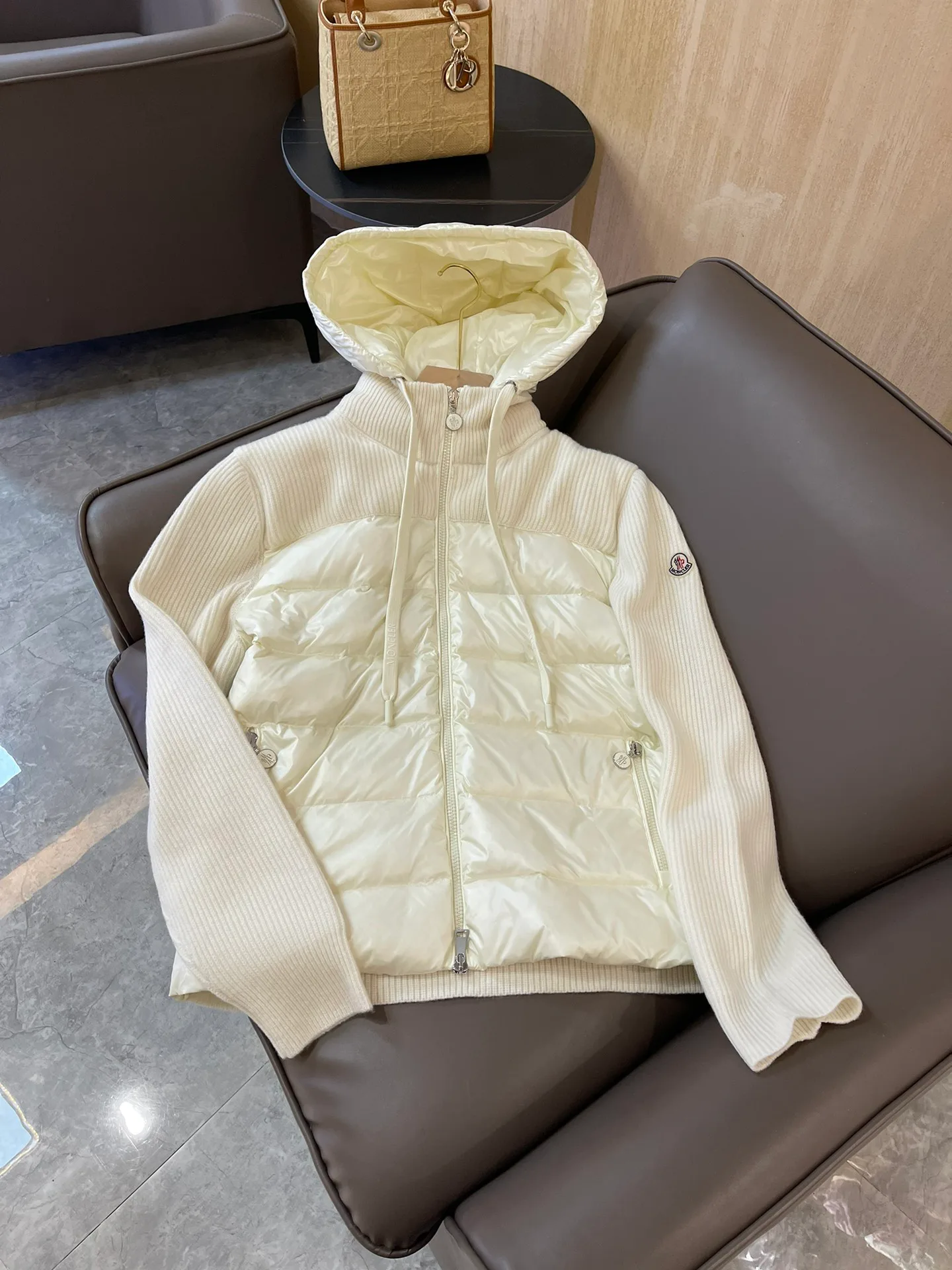 Куртки И Пуховики Женские Moncler 17886536