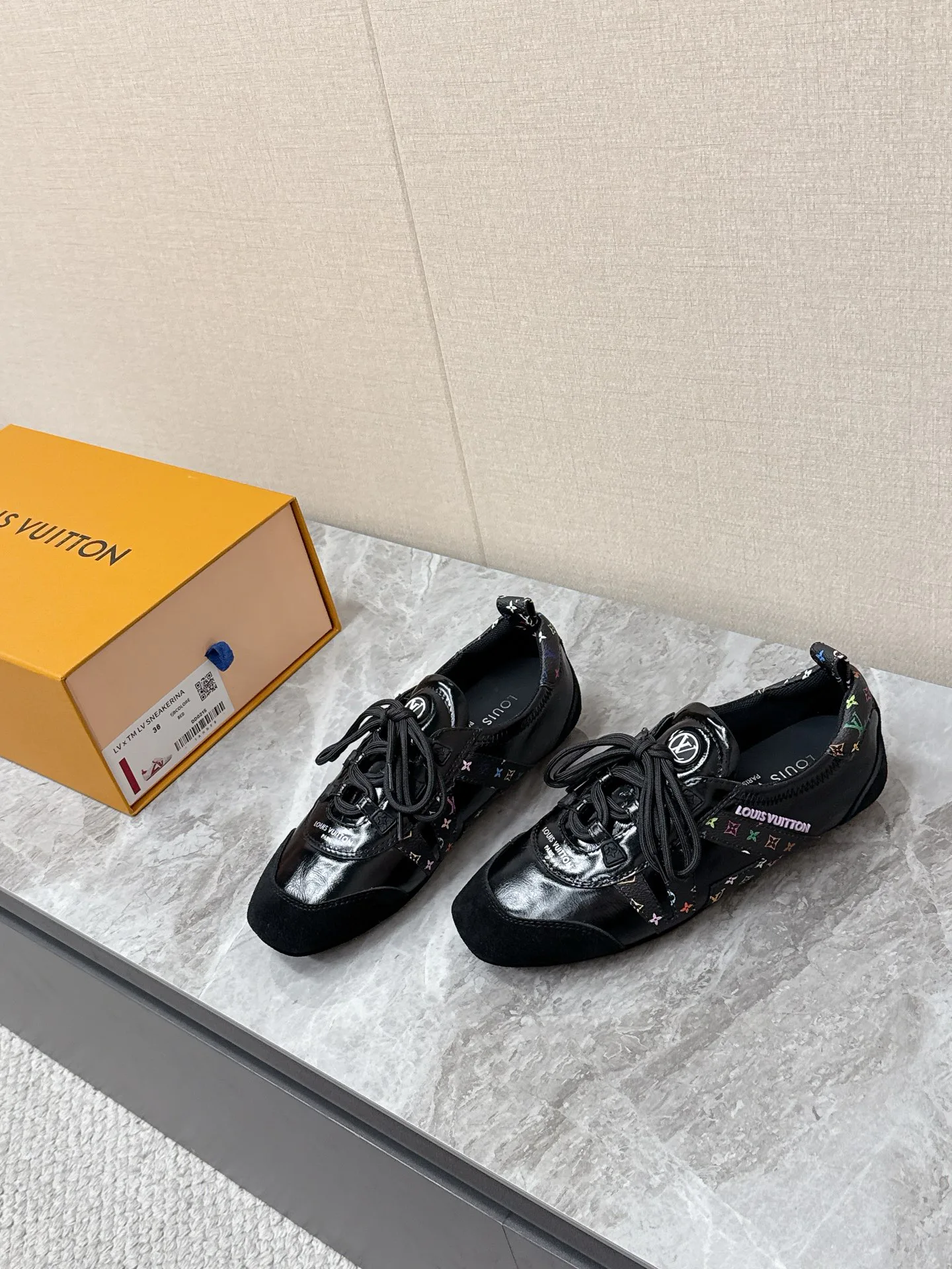 Кроссовки Женские Louis Vuitton 2625301