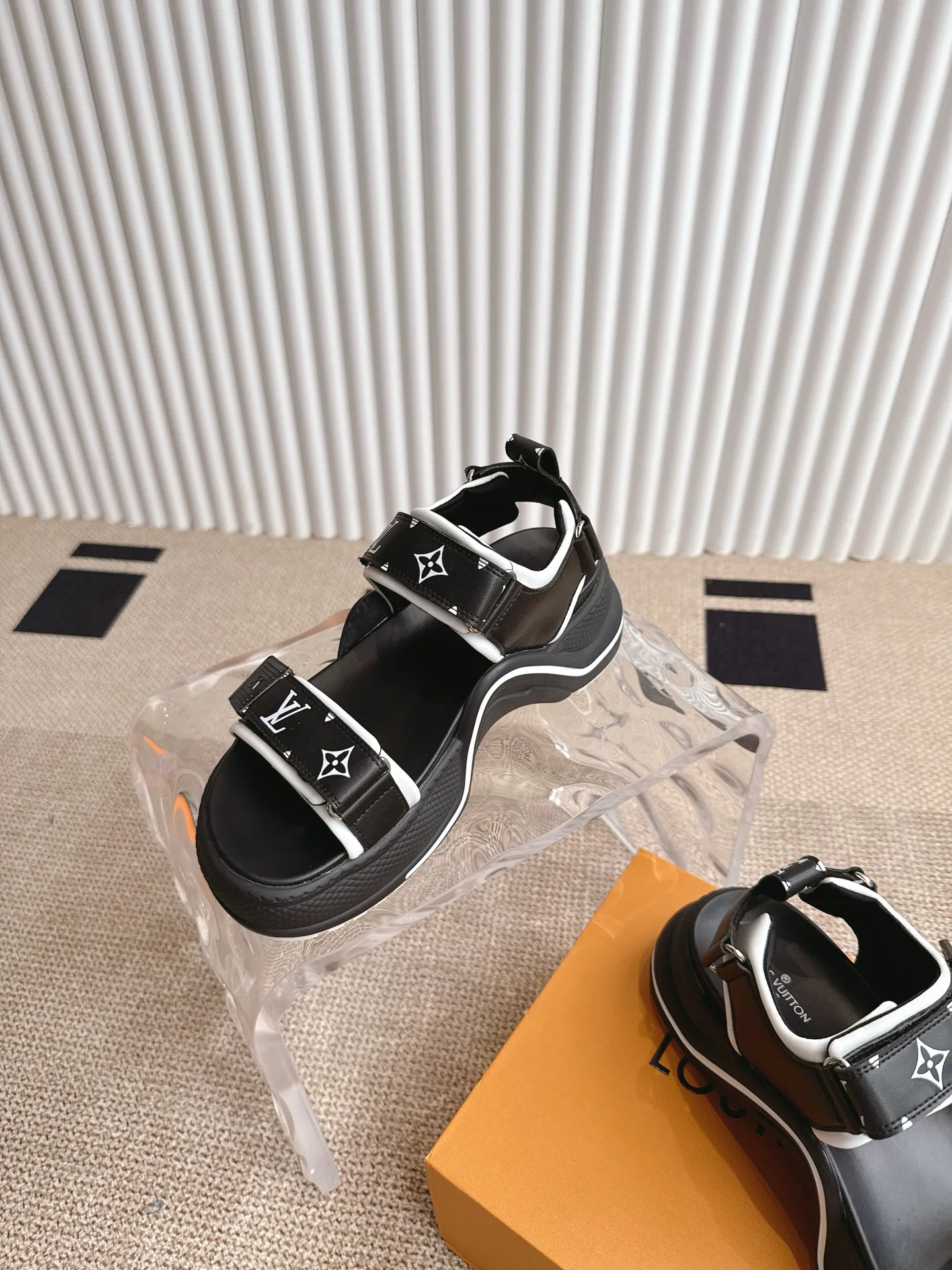 Сандалии Женские Louis Vuitton 35141