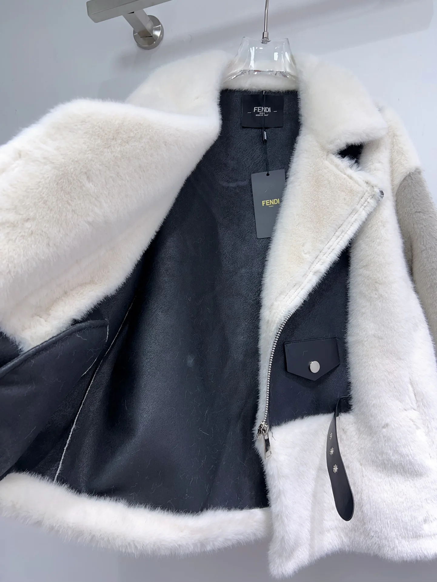 Кожаные Куртки И Дублёнки Женские Fendi 856080